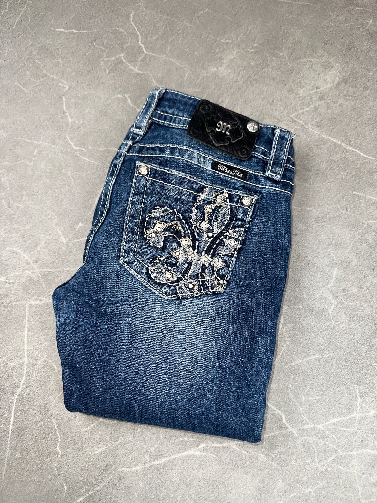 Miss Me Bootcut Low Rise // 26 (S)