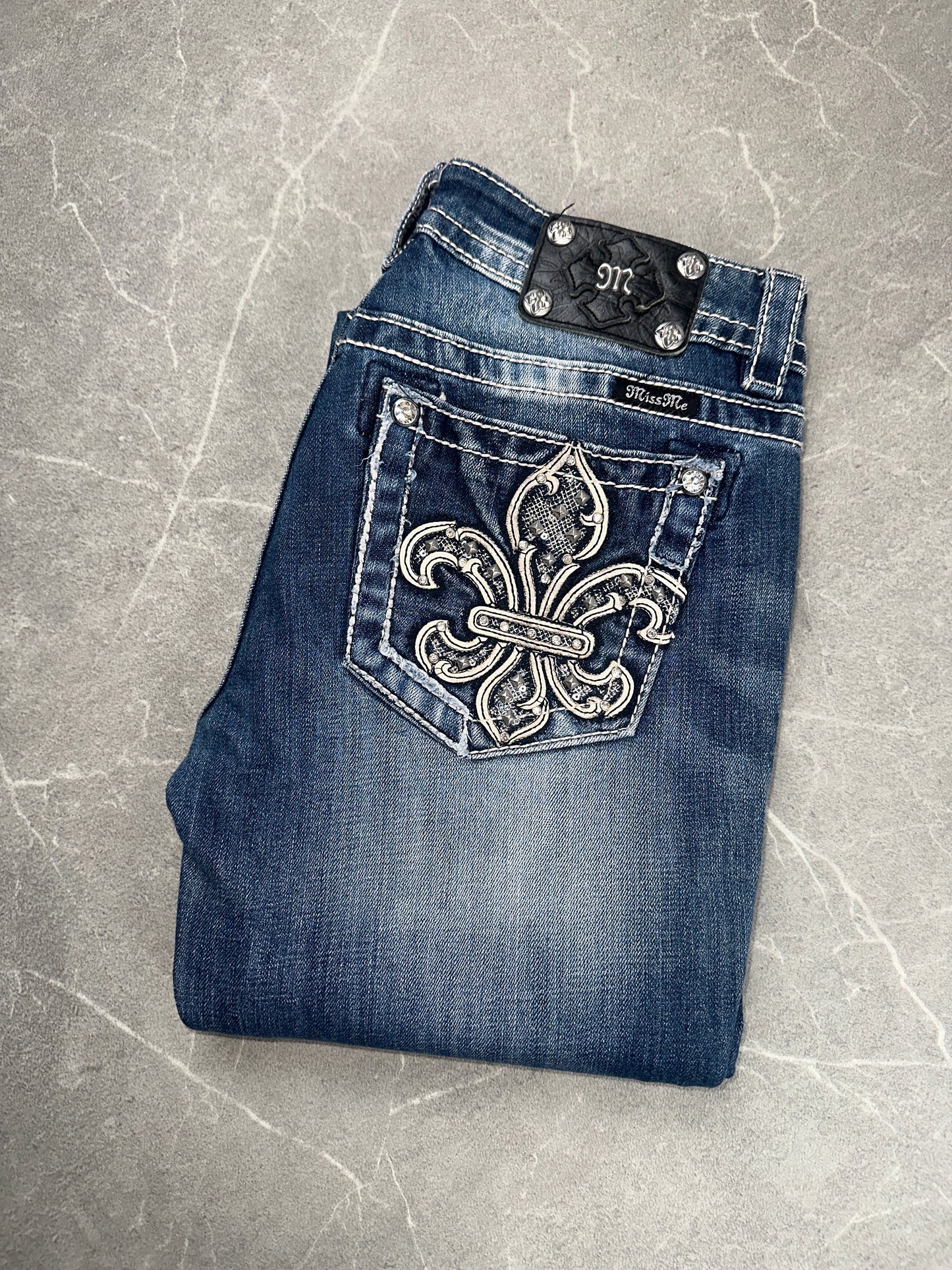 Miss Me Bootcut Low Rise // 29 (M)