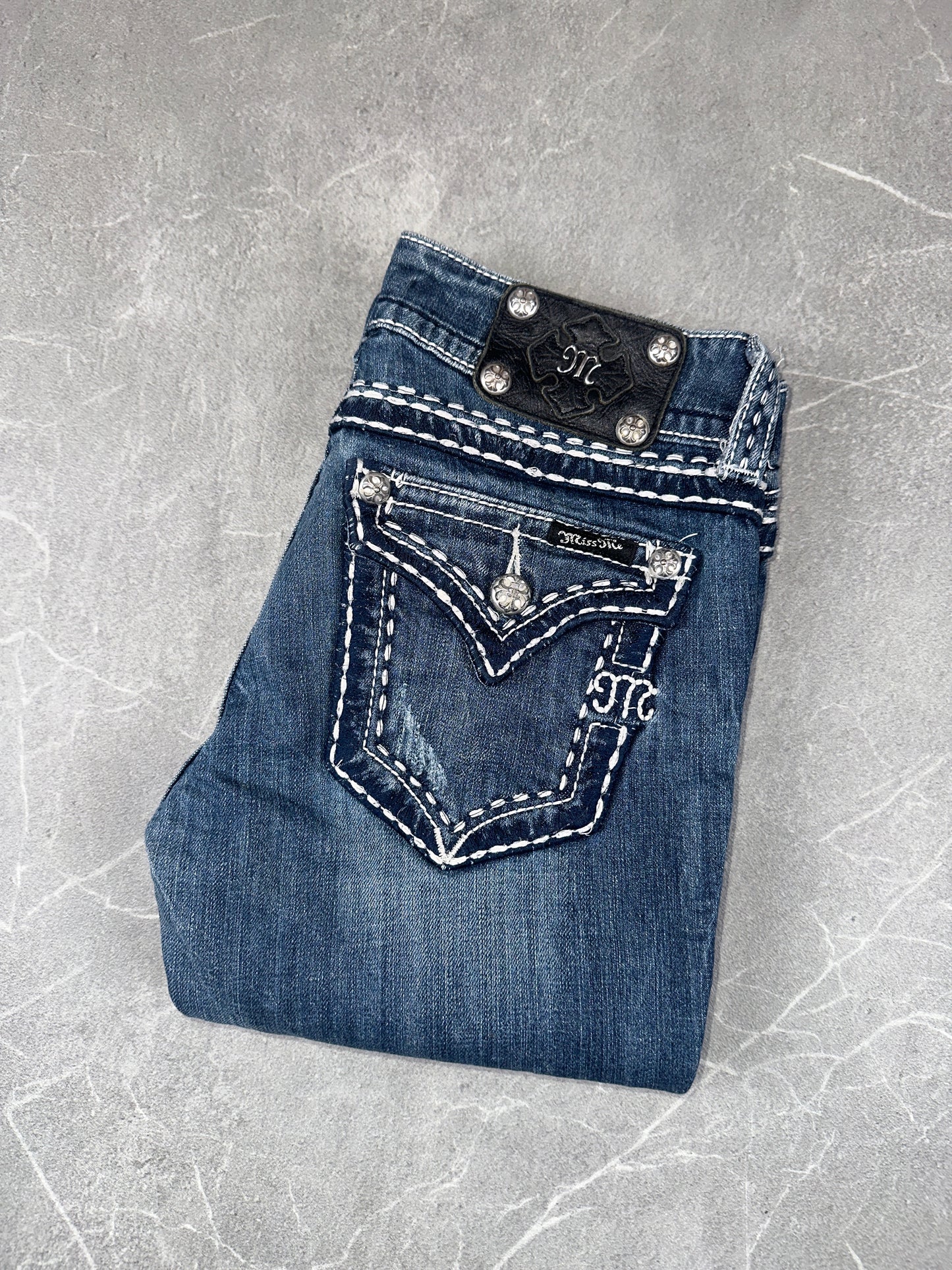 Miss Me Bootcut Low Rise // 28 (M)