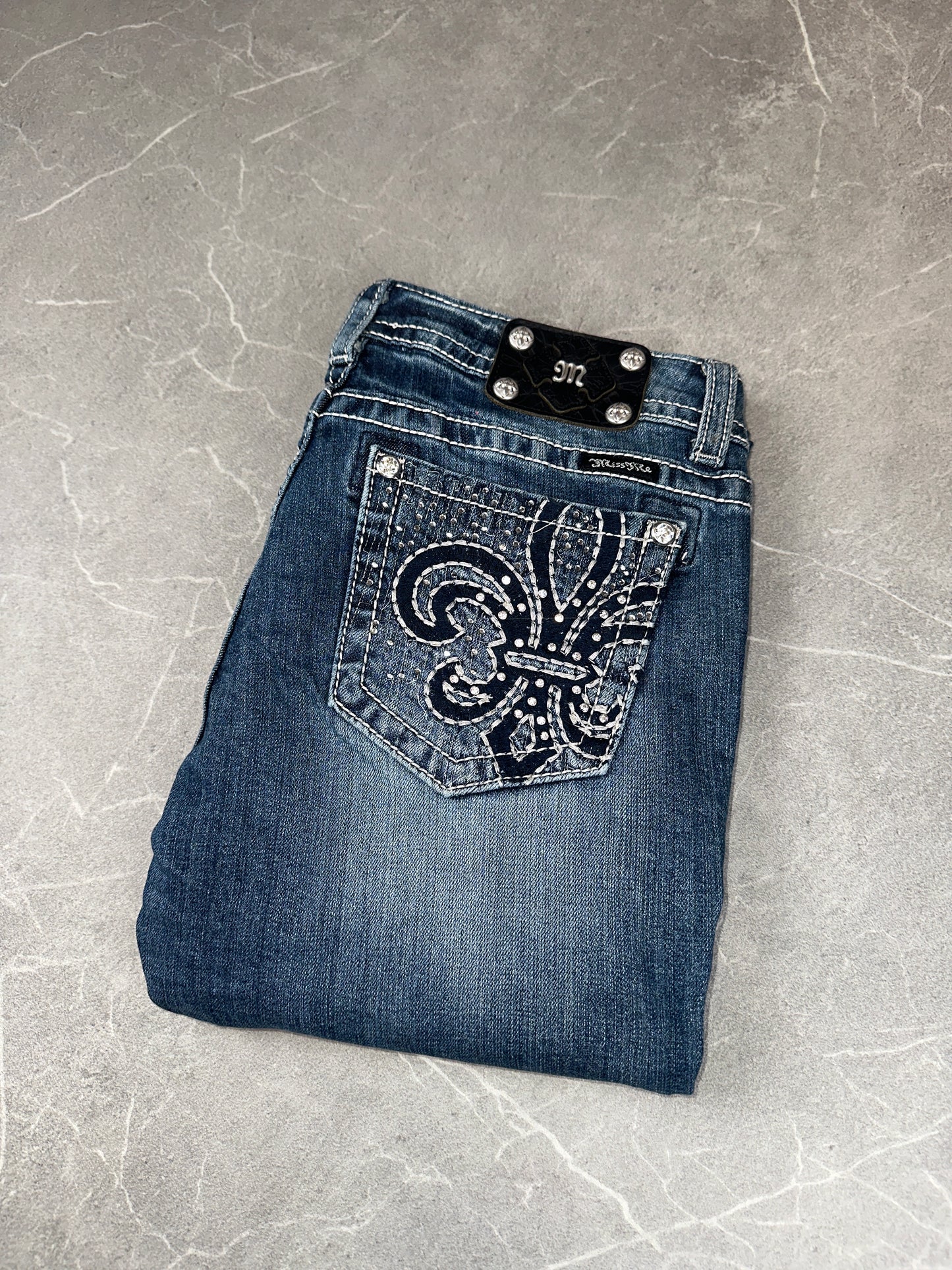 Miss Me Bootcut Low Rise // 32 (L)