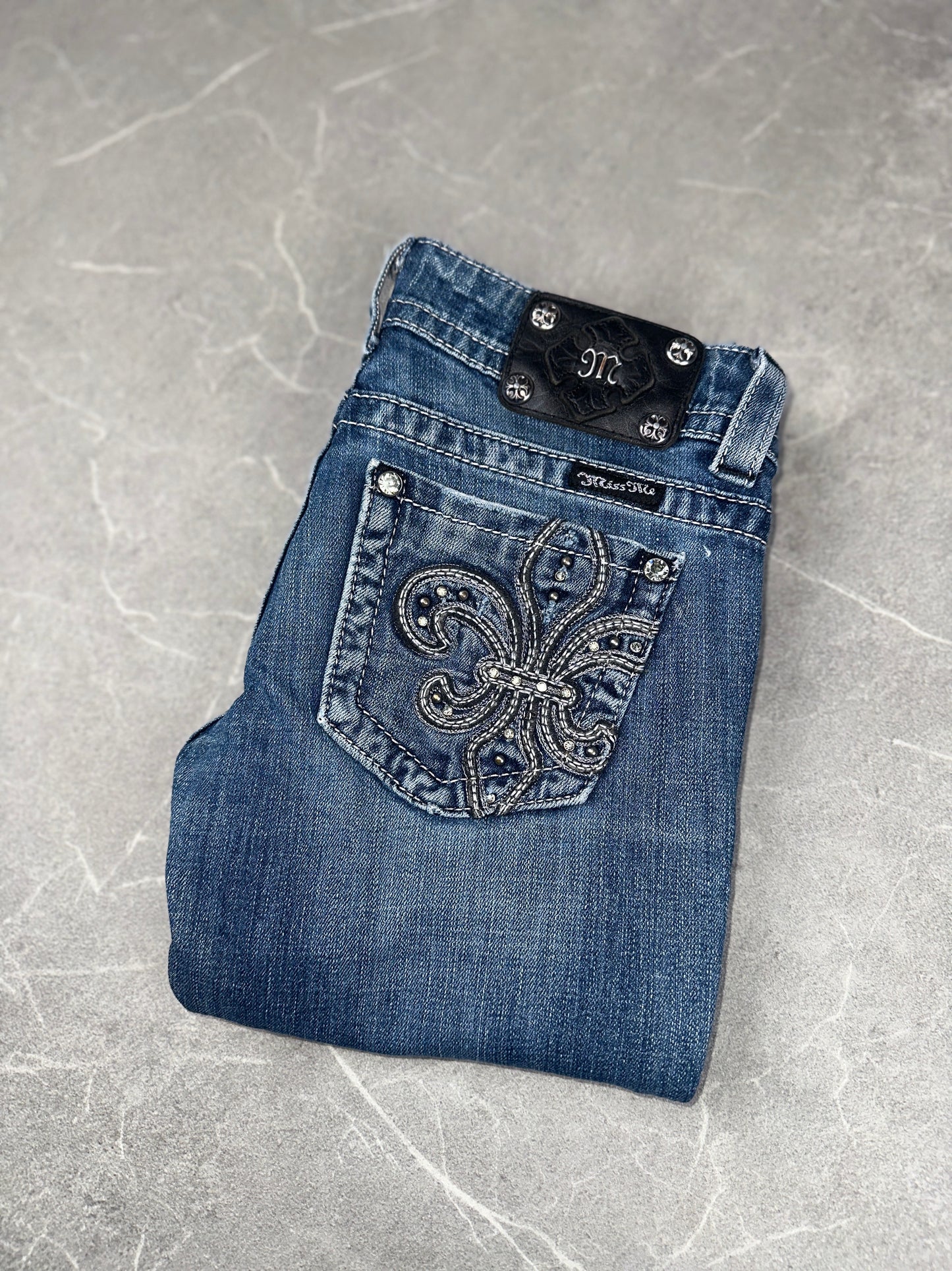 Miss Me Bootcut Low Rise // 26 (S)