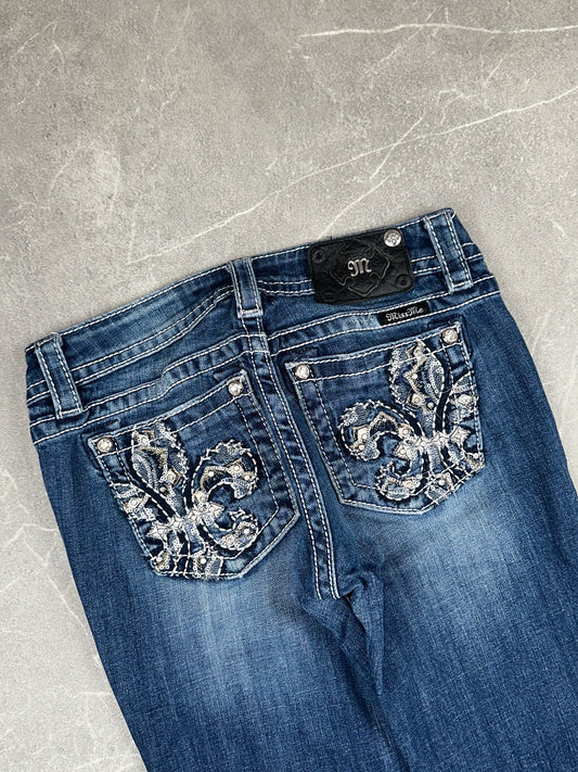 Miss Me Bootcut Low Rise // 26 (S)