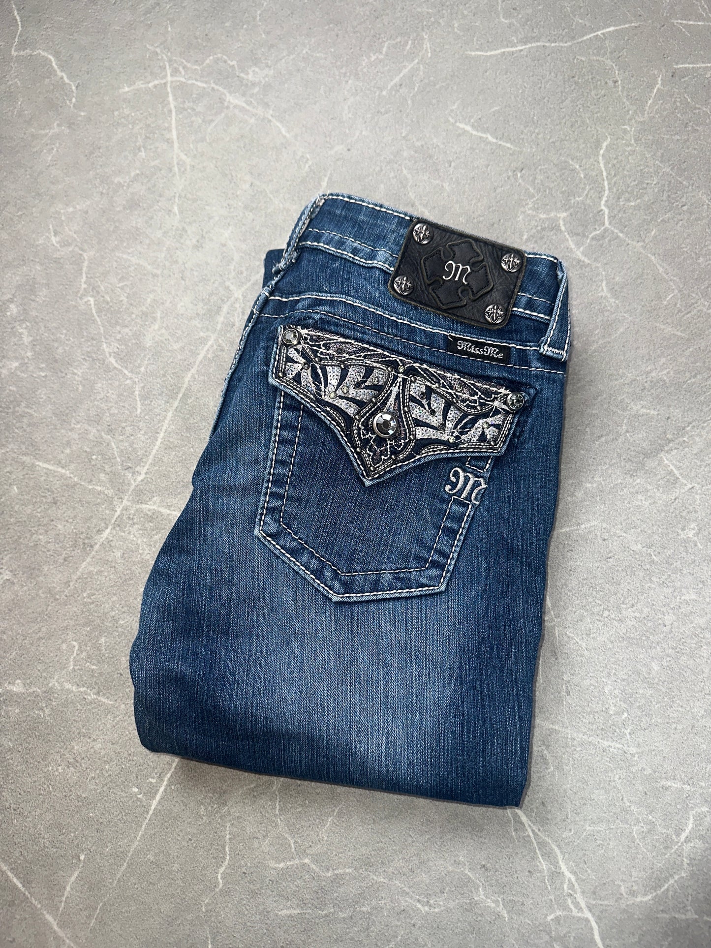 Miss Me Bootcut Low Rise // 28 (M)