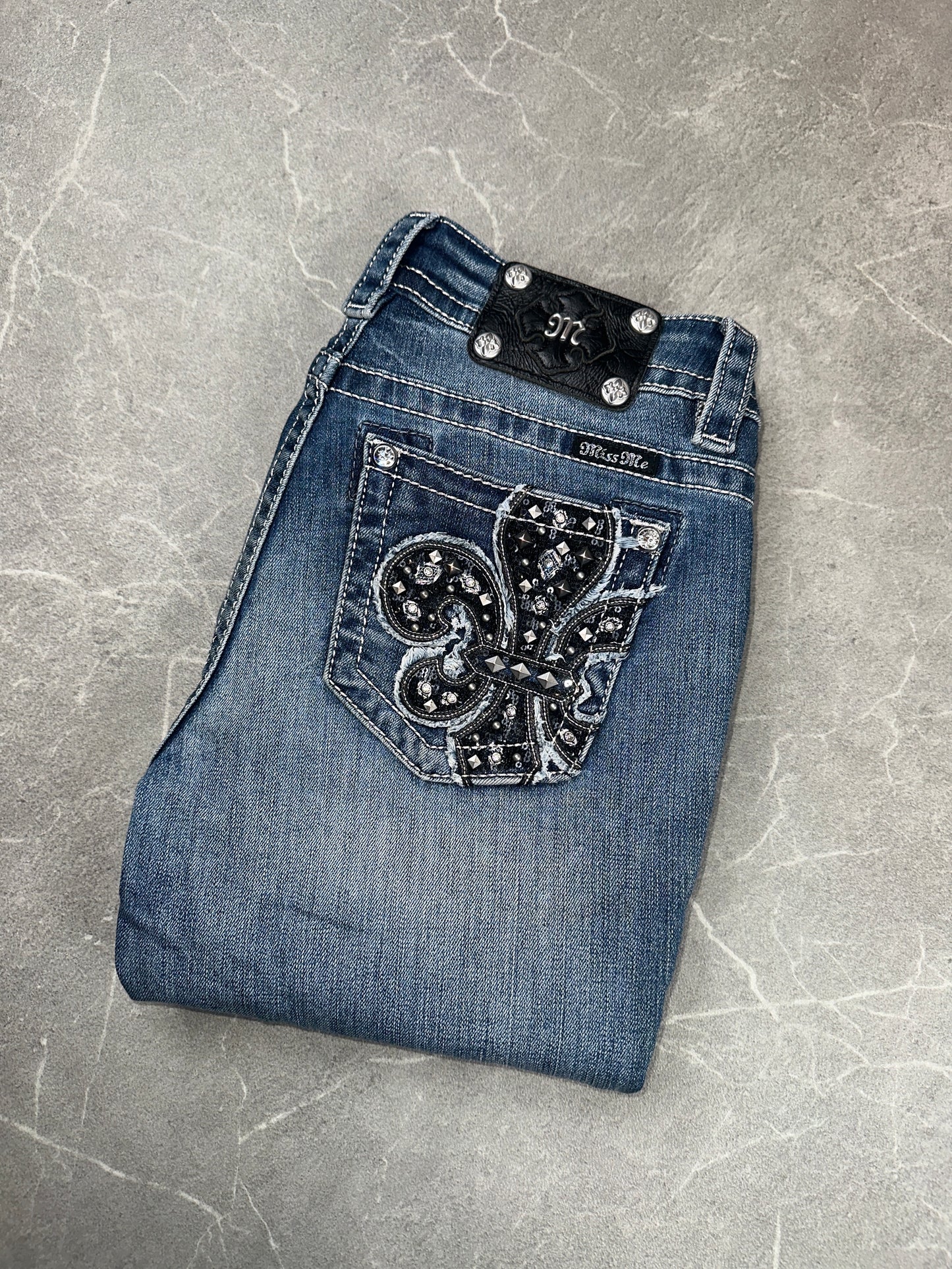 Miss Me Bootcut Mid Rise // 27 (S)
