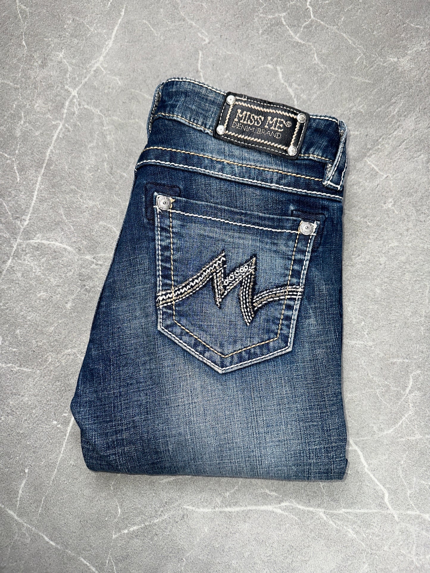 Miss Me Bootcut Low Rise // 27 (S)