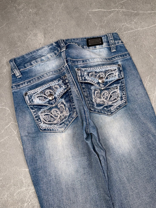 Wiced Heart Bootcut Mid Rise // 26 (S)