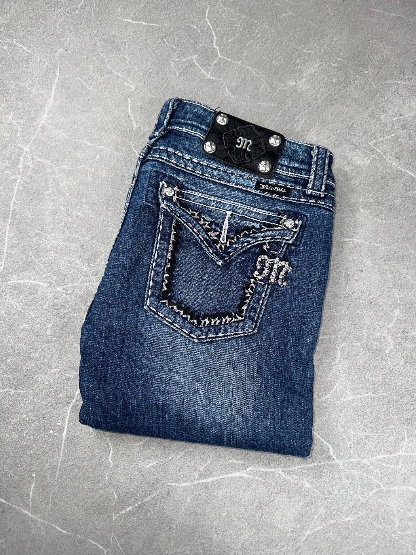 Miss Me Bootcut Low Rise // 28 (M)