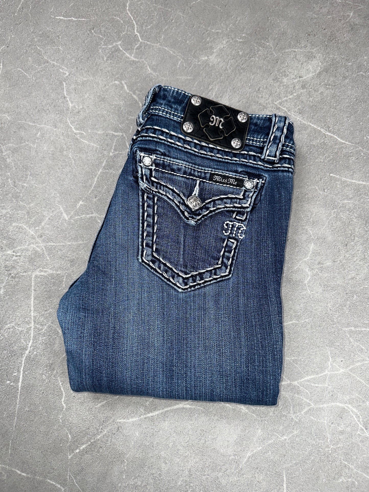 Miss Me Bootcut Low Rise // 28 (M)