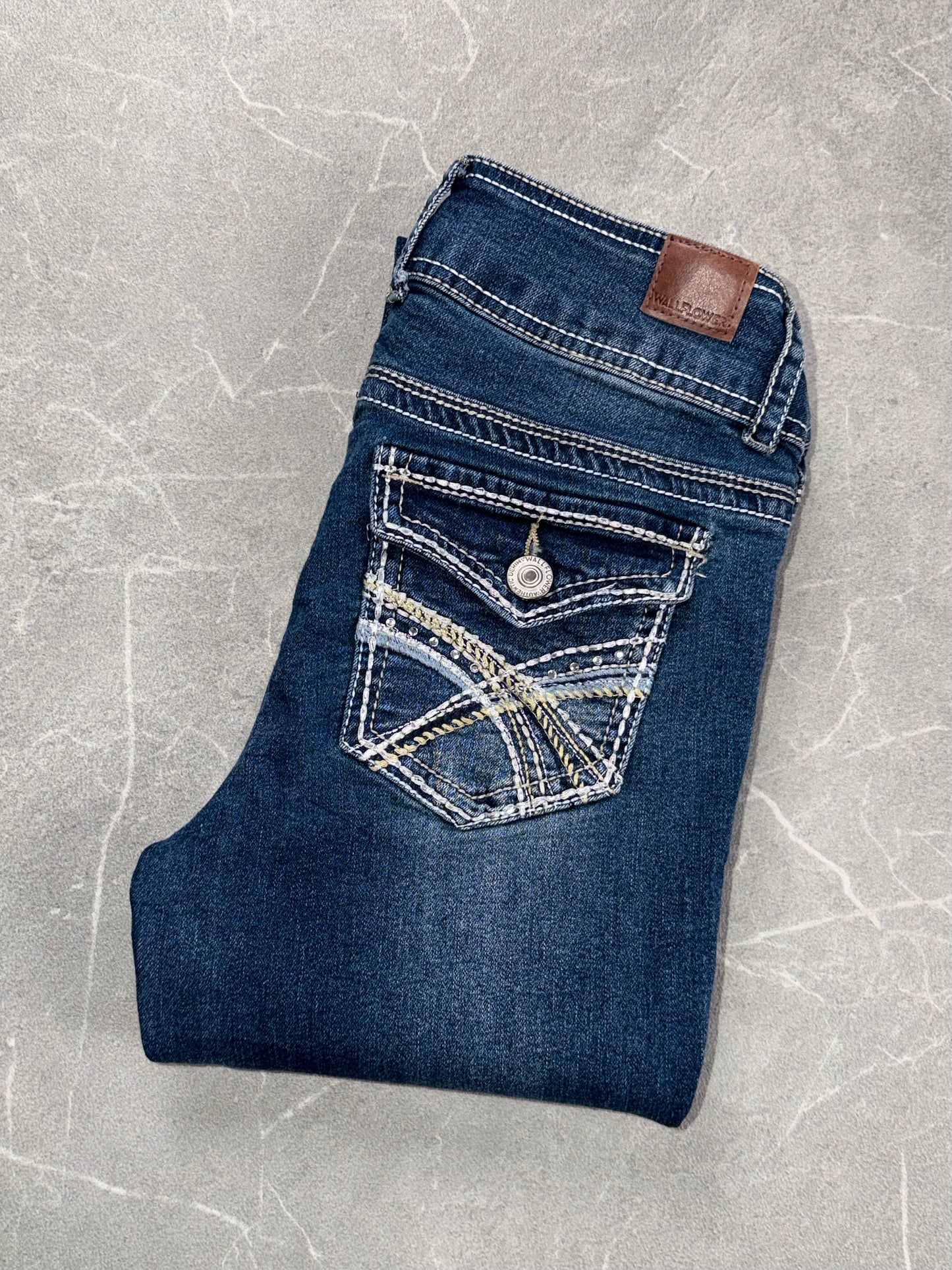 Wallflower Jeans Bootcut Low-Mid Rise // XS