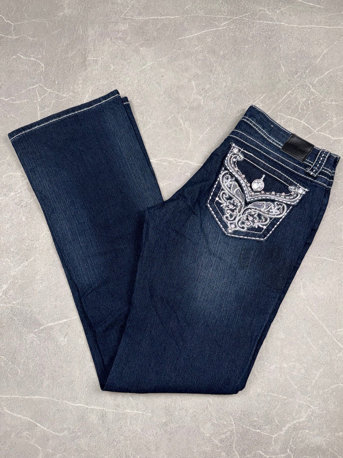 Grace in La Bootcut Low Rise // M