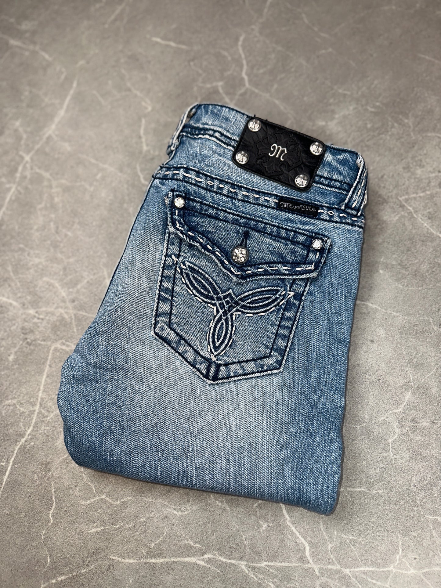 Miss Me Bootcut Low Rise // 29 (M)