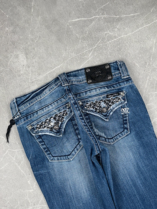 Miss Me Bootcut Low Rise // 28 (M)