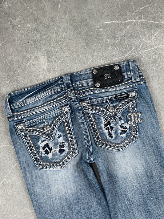 Miss Me Bootcut Low Rise // 27 (S)