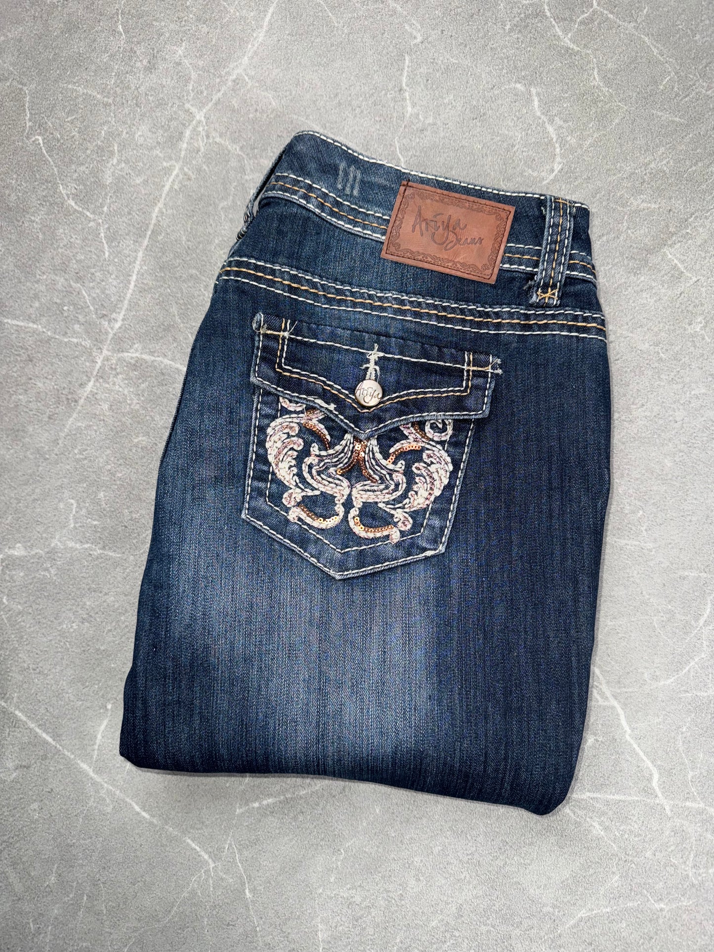 Ariya Jeans Bootcut Mid Rise // L
