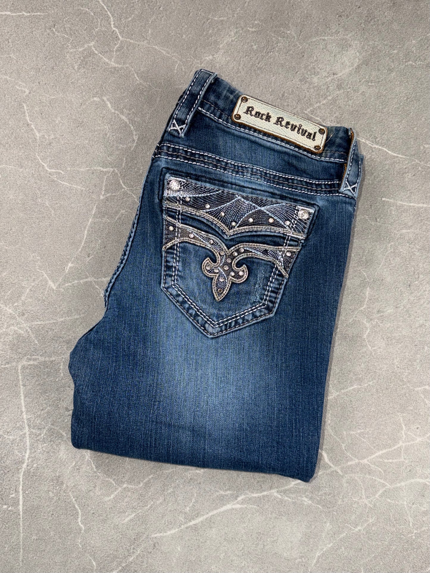 Rock Revival Bootcut Mid Rise // 29 (M)