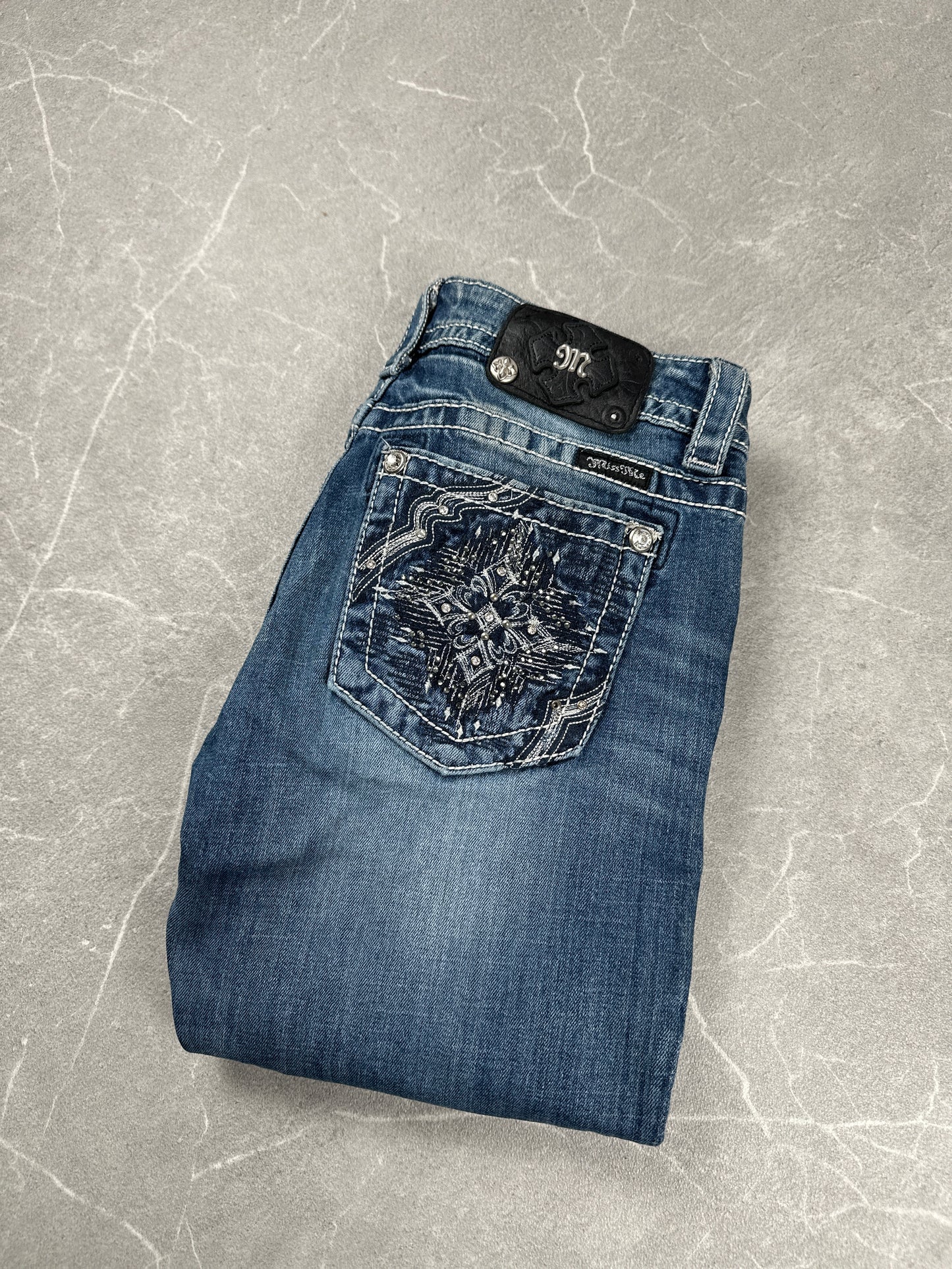 Miss Me Bootcut Low Rise // 28 (M)