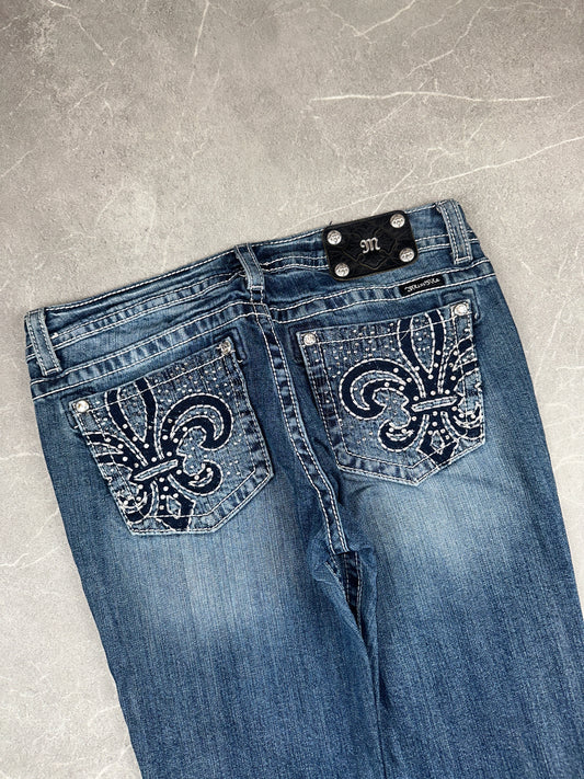 Miss Me Bootcut Low Rise // 32 (L)