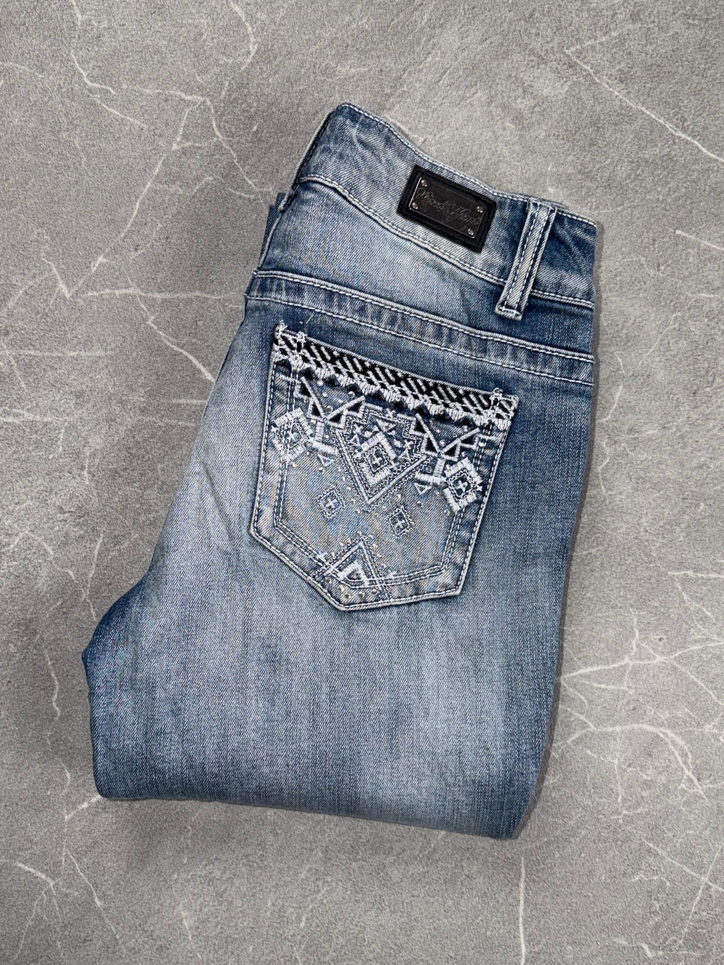 Wiced Heart Bootcut Mid Rise // 26 (S)