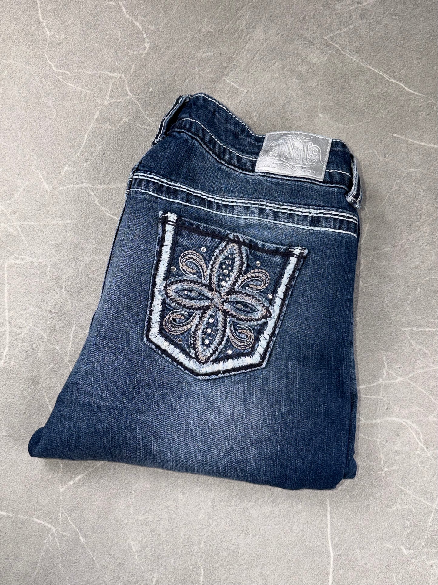 Maurices Straight Mid Rise Capri 3/4 Jeans // L