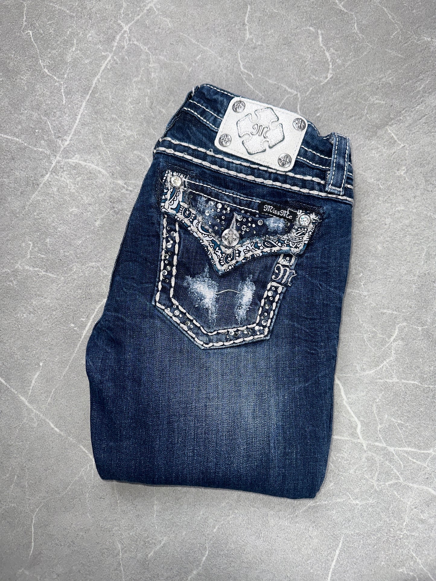 Miss Me Bootcut Low Rise // 28 (M)