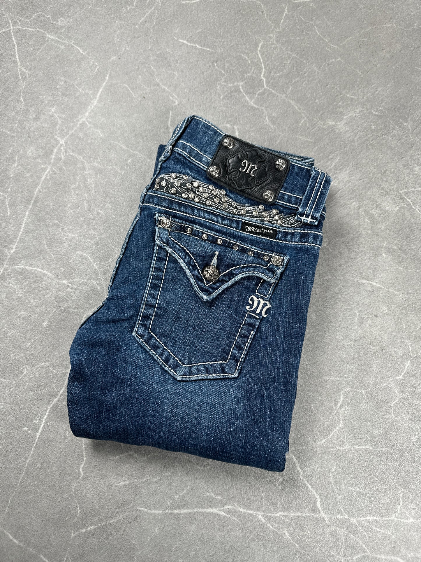 Miss Me Bootcut Low Rise // 28 (M)