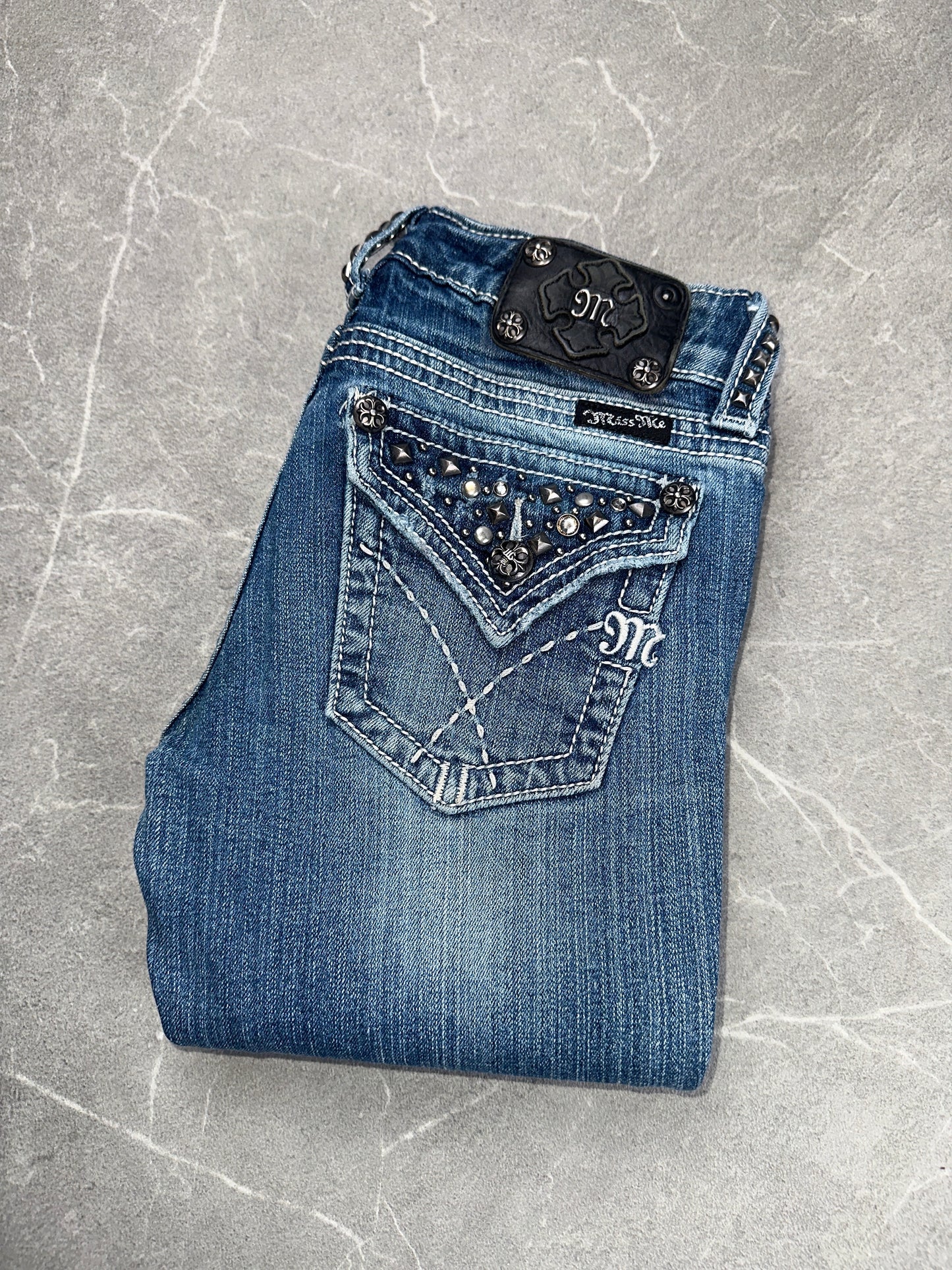 Miss Me Bootcut Low Rise // 26 (S)