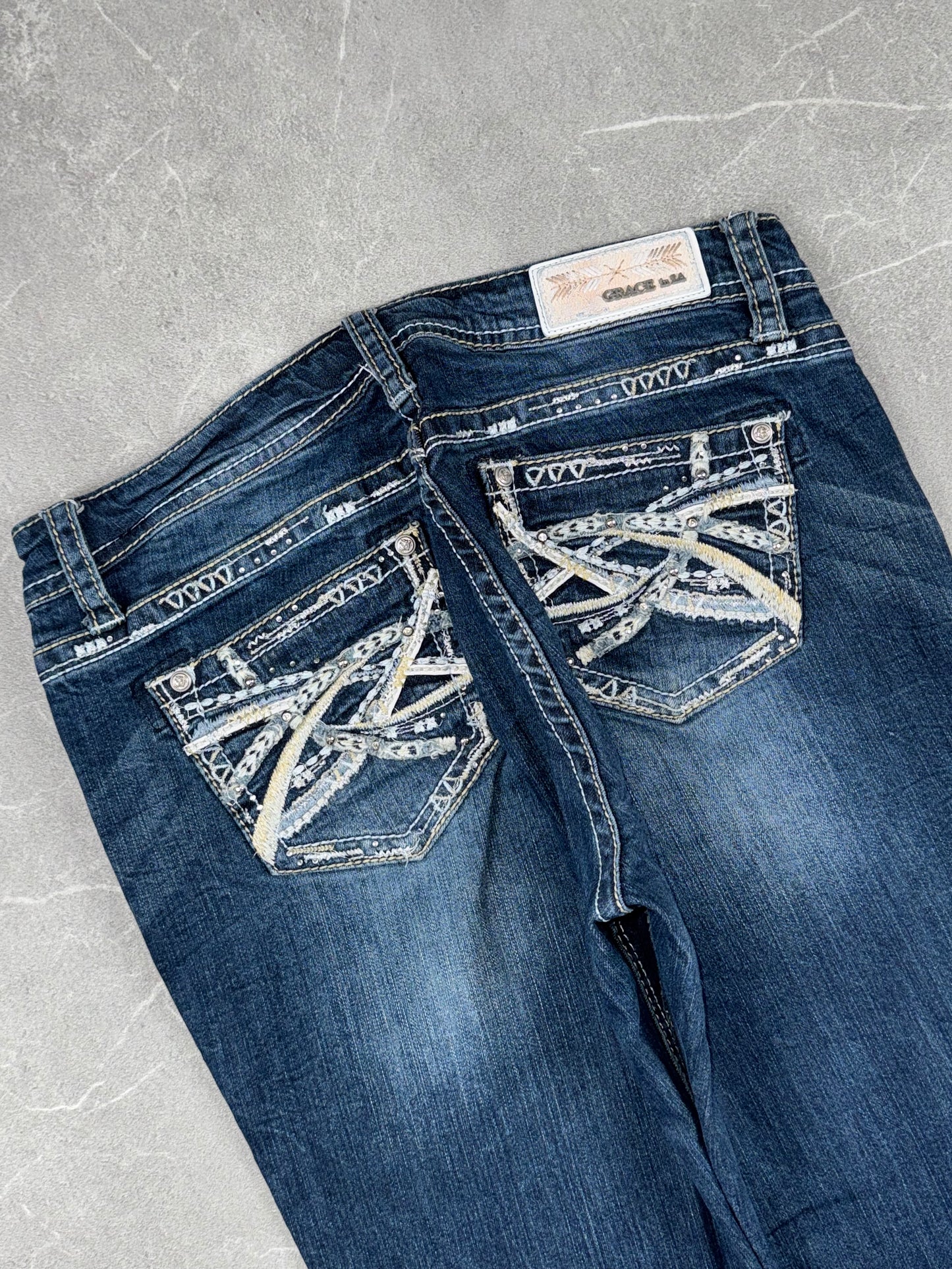 Grace in La Bootcut Low-Mid Rise // 30 (M)