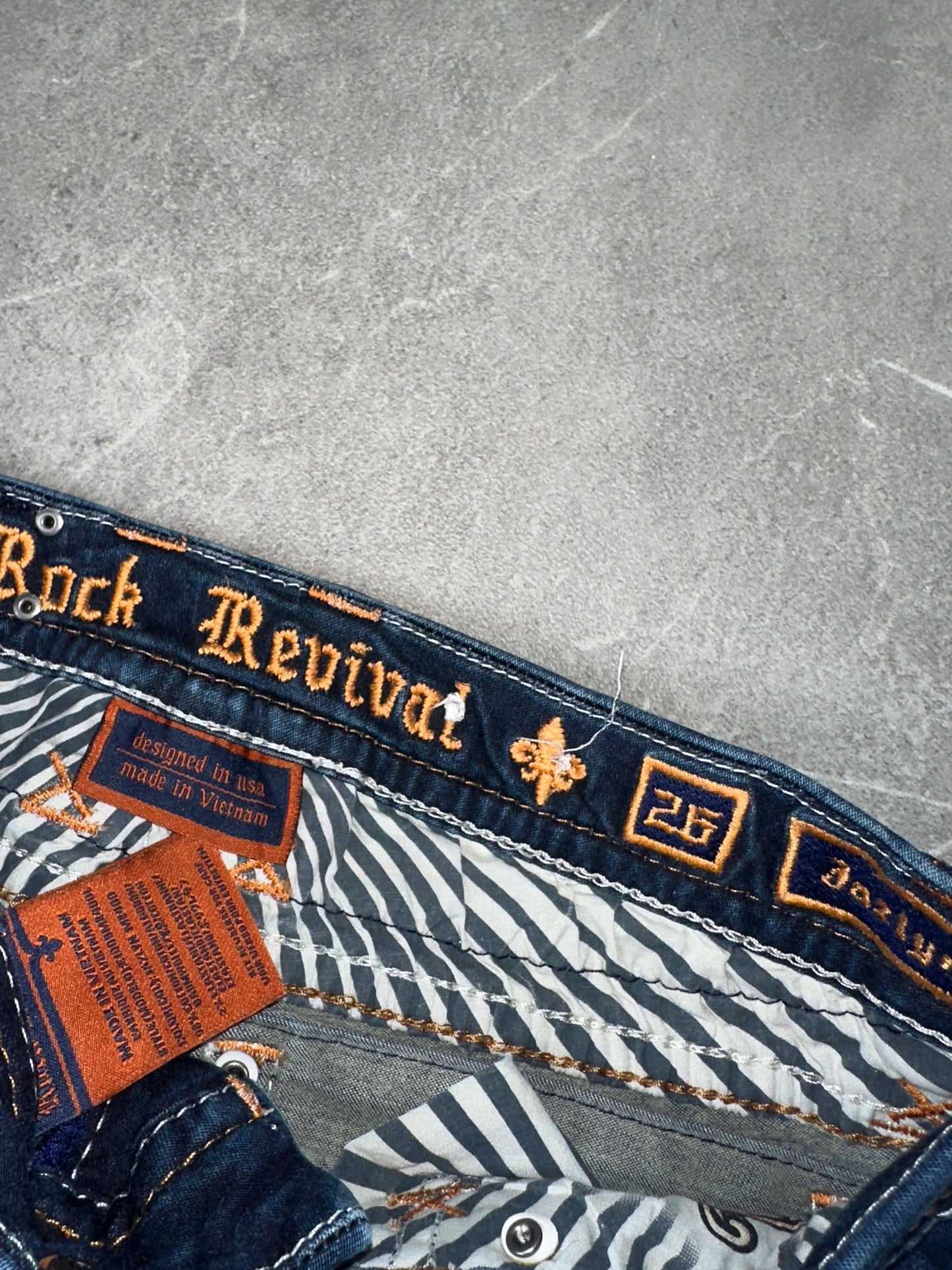 Rock Revival Bootcut Mid Rise // 26 (S)