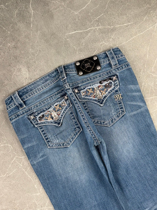 Miss Me Bootcut Low Rise // 30 (M)