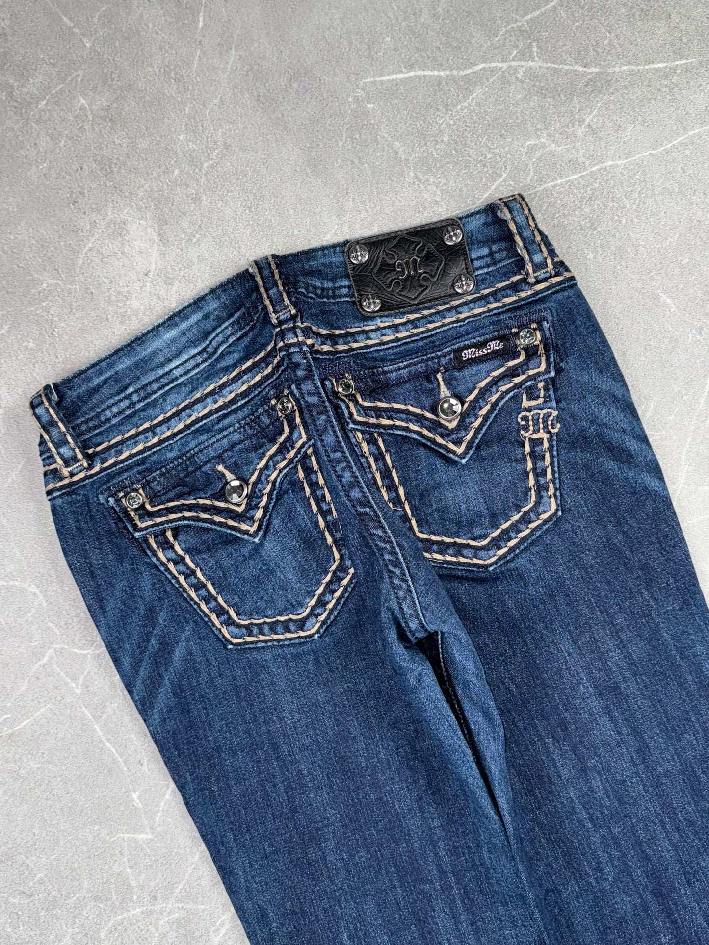 Miss Me Bootcut Low Rise // 28 (M)