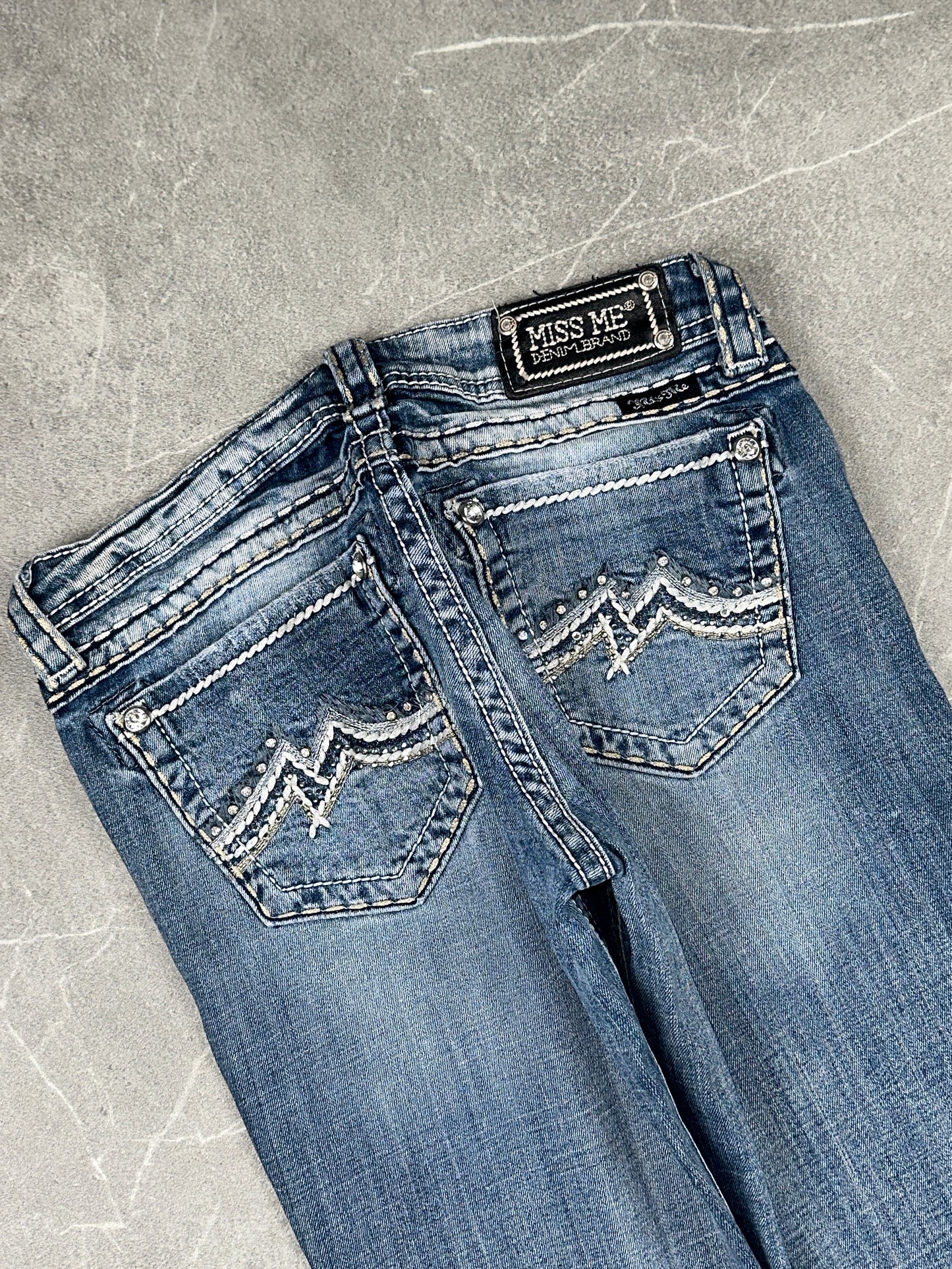 Miss Me Bootcut Low Rise // 28 (M)