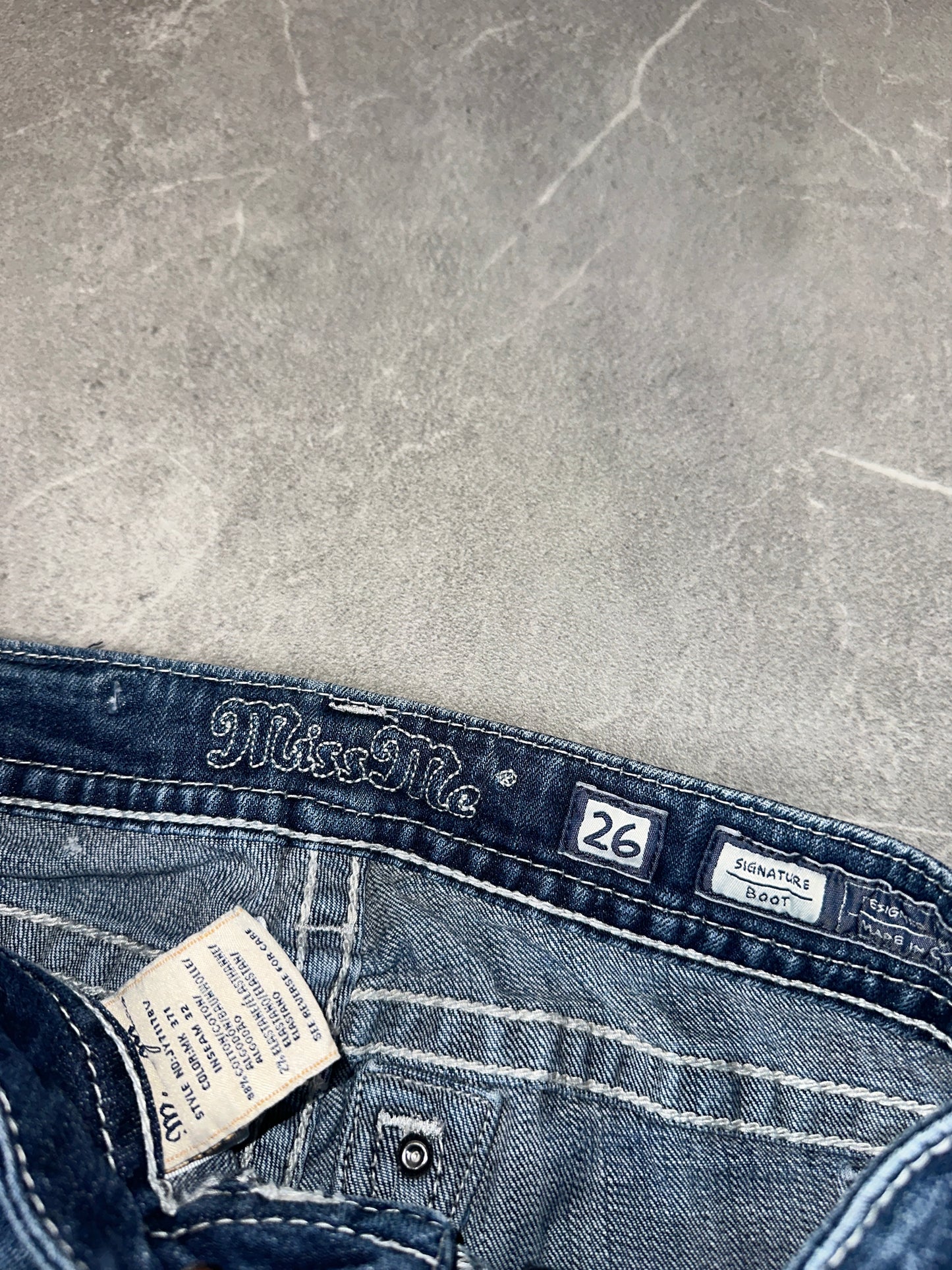 Miss Me Bootcut Low Rise // 26 (S)