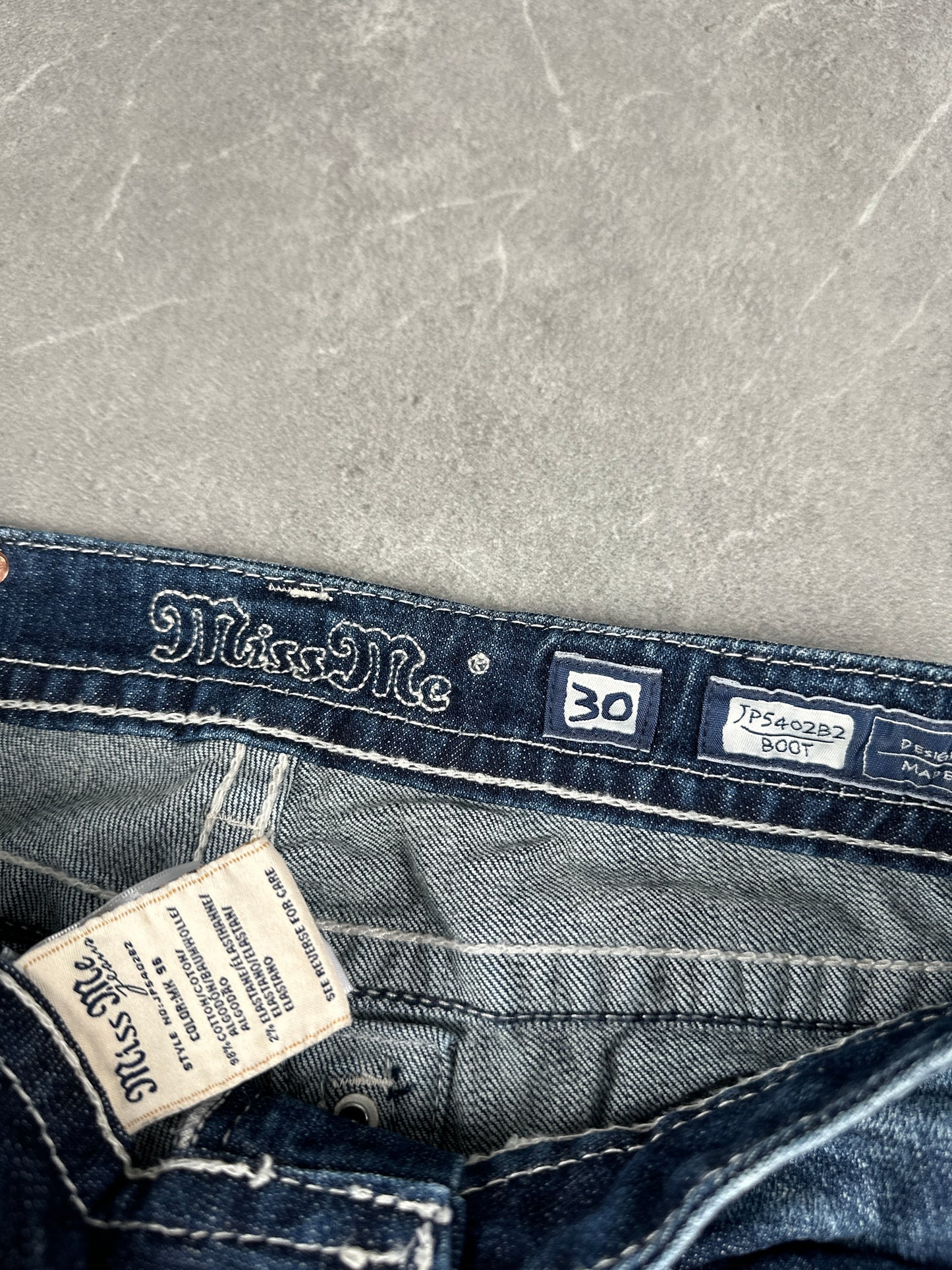 Miss Me Bootcut Low Rise // 30 (M)