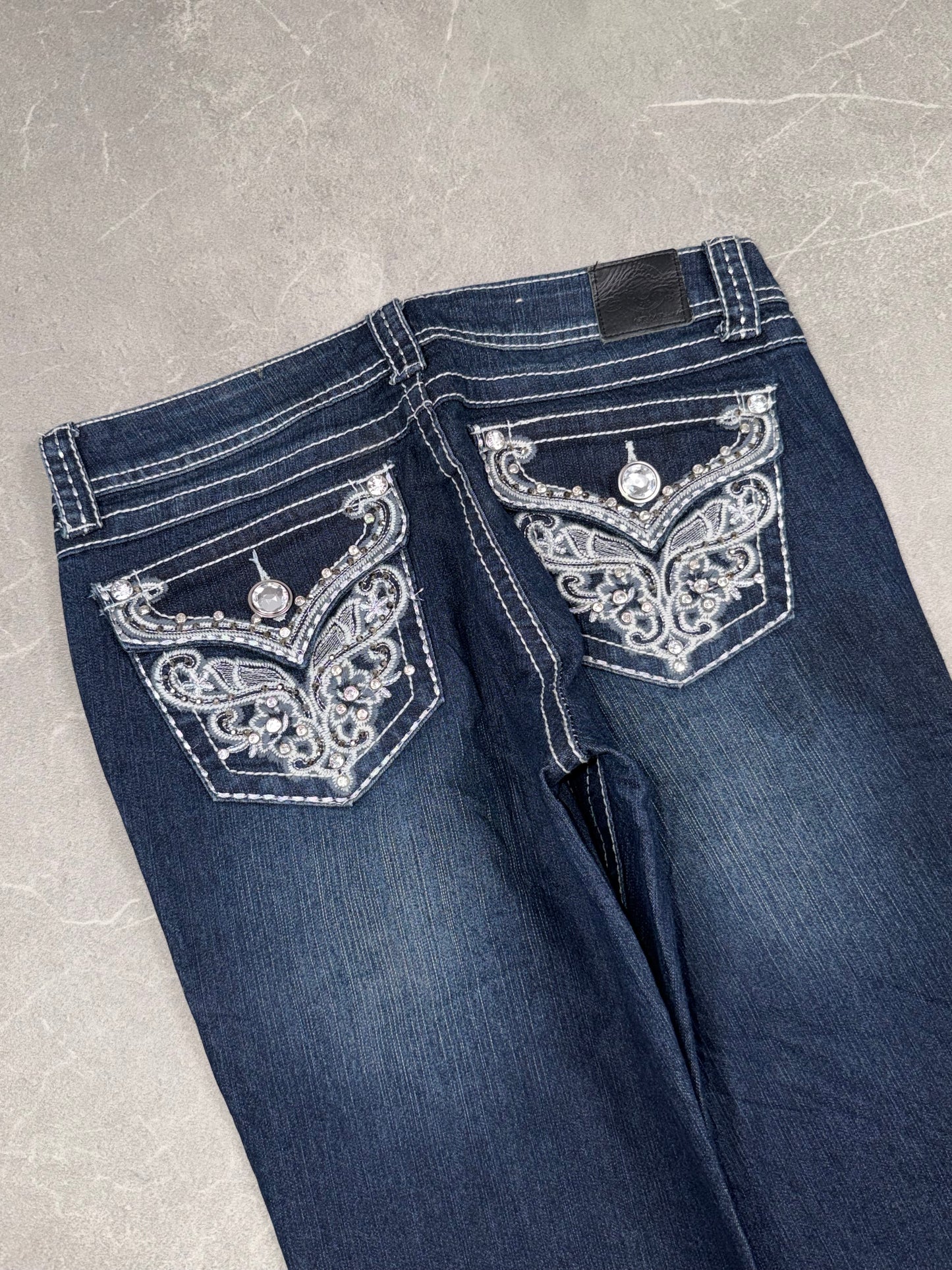 Grace in La Bootcut Low Rise // M