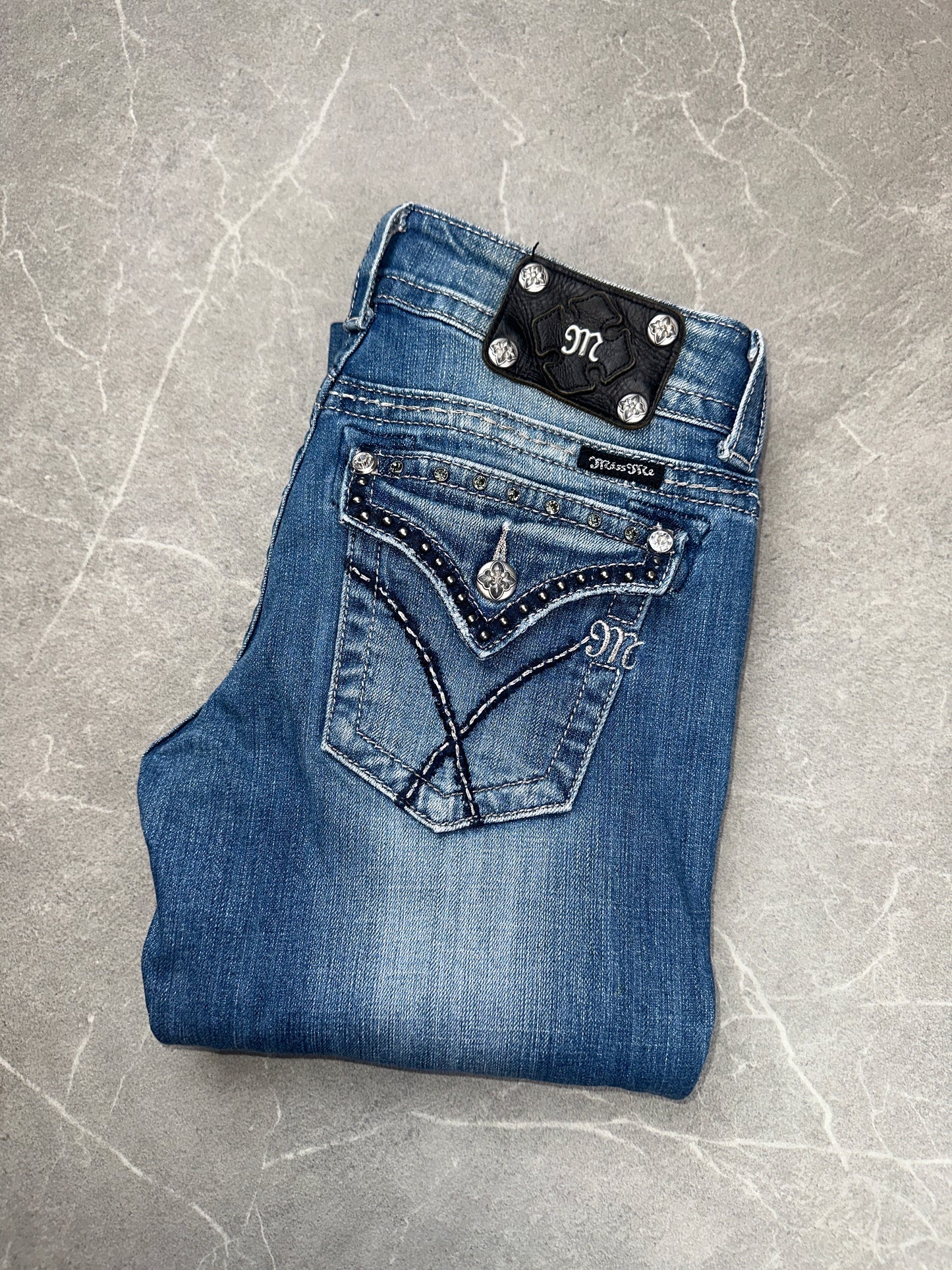 Miss Me Bootcut Low Rise // 28 (M)