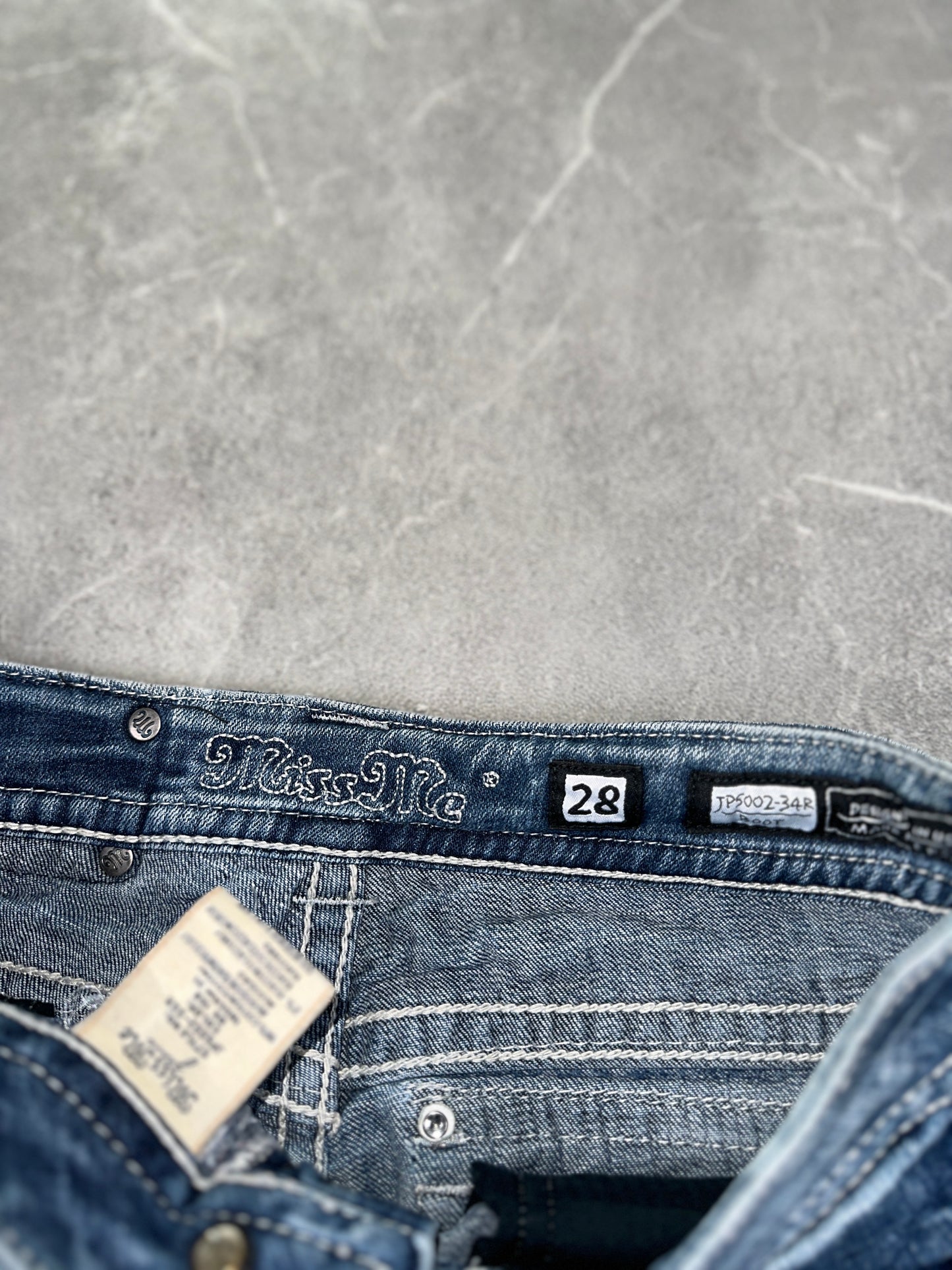 Miss Me Bootcut Low Rise // 28 (M)