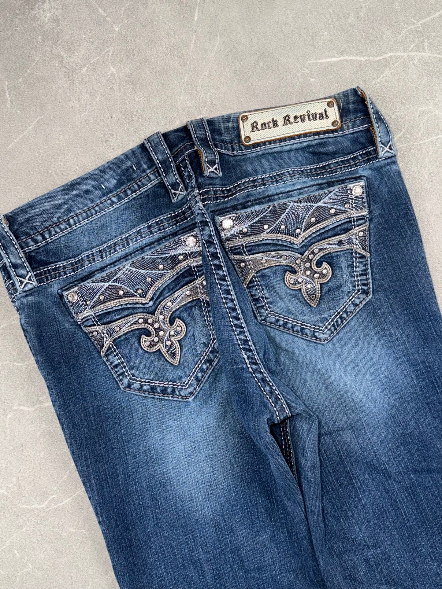 Rock Revival Bootcut Mid Rise // 29 (M)