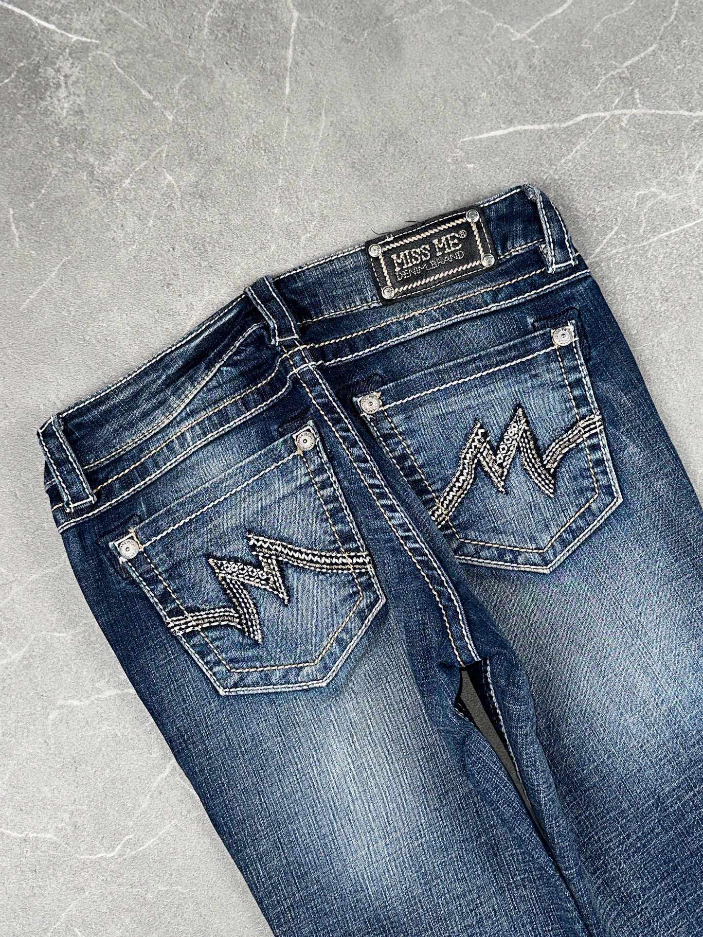 Miss Me Bootcut Low Rise // 27 (S)