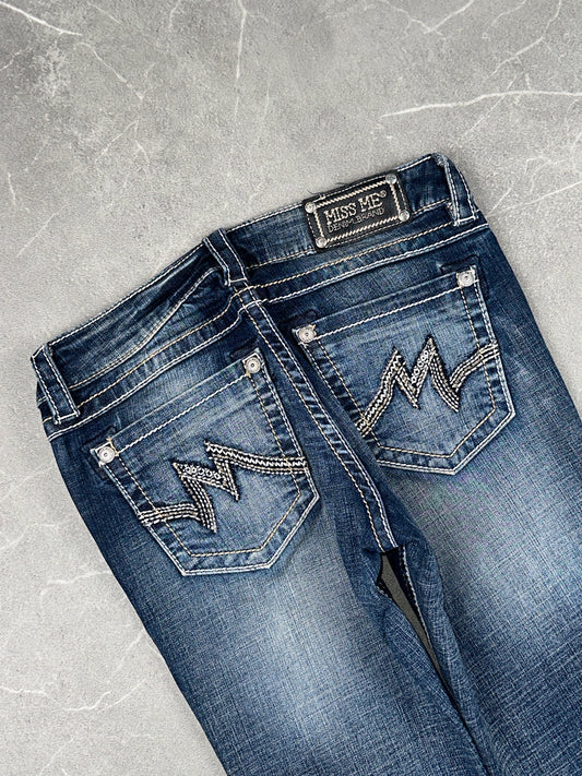Miss Me Bootcut Low Rise // 27 (S)