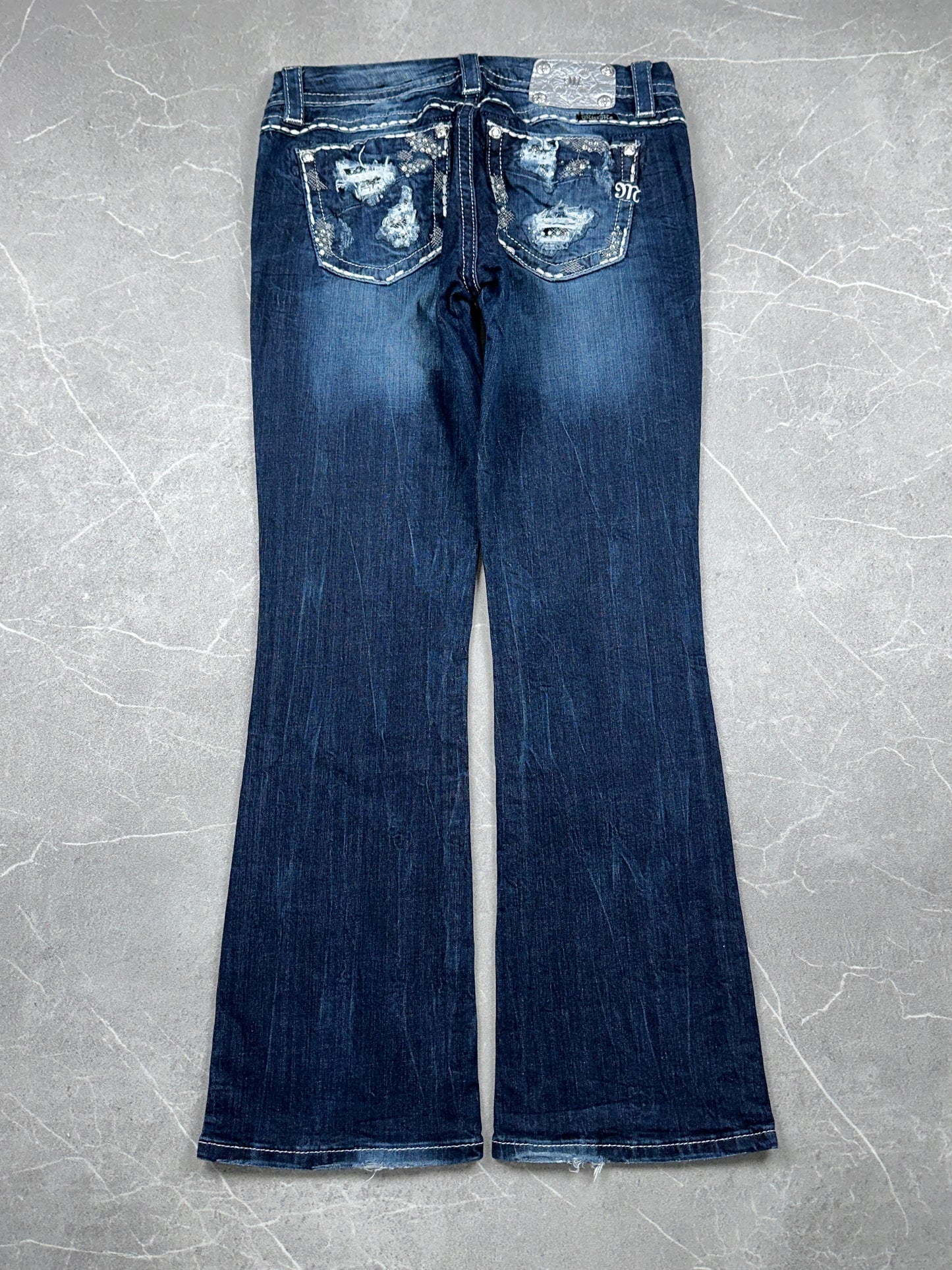 Miss Me Bootcut Mid Rise // 28 (M)