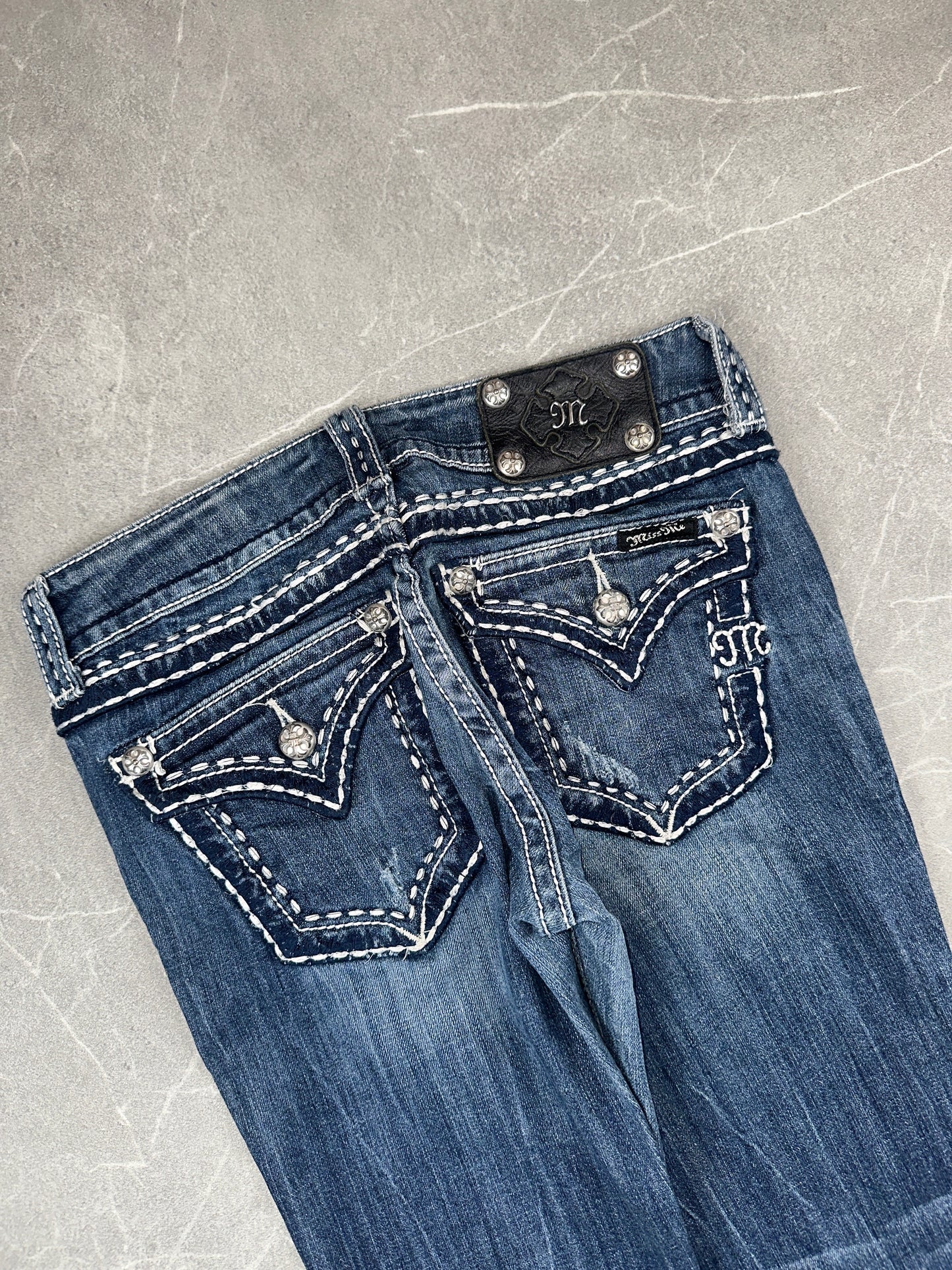 Miss Me Bootcut Low Rise // 28 (M)