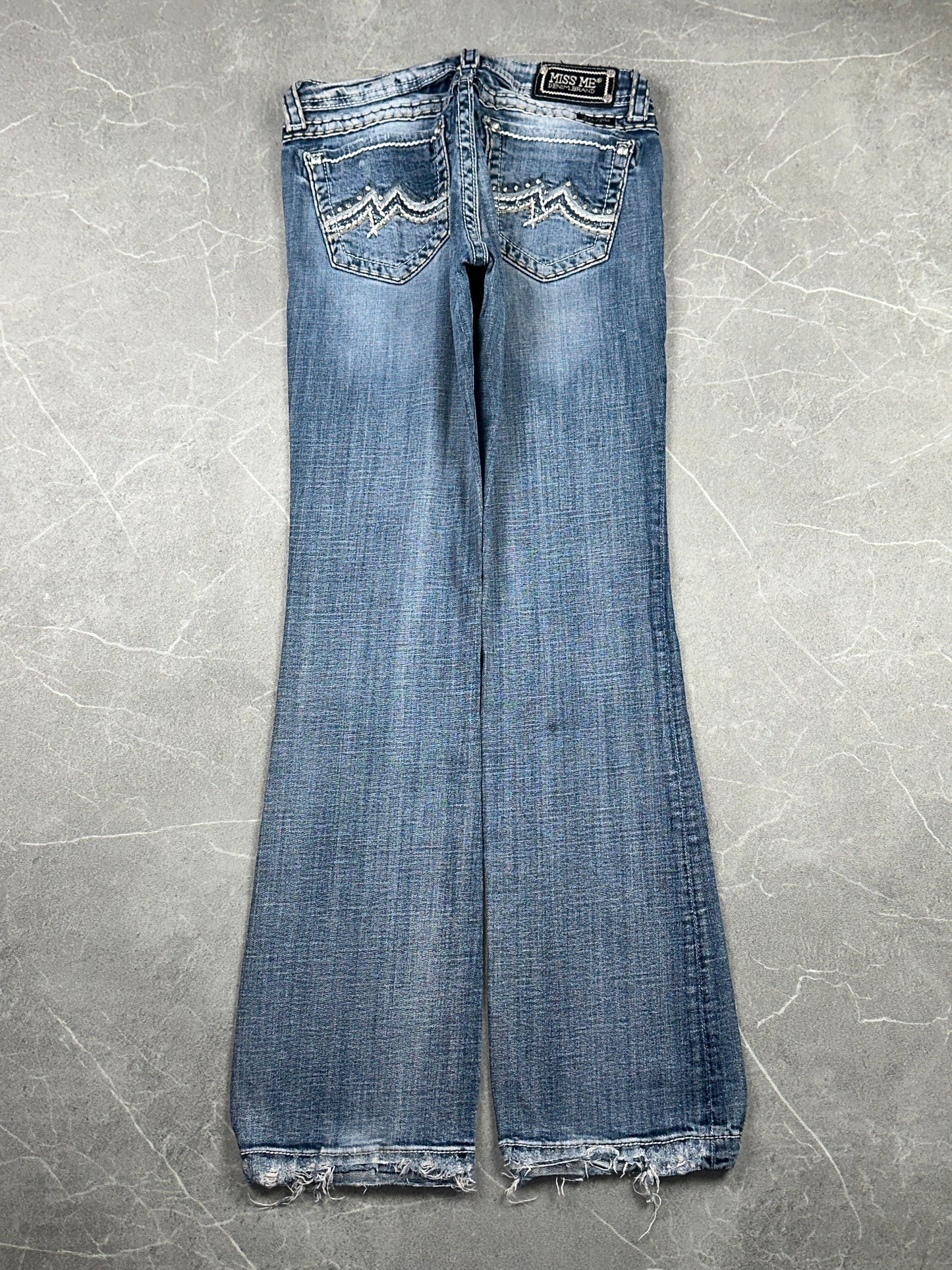Miss Me Bootcut Low Rise // 28 (M)