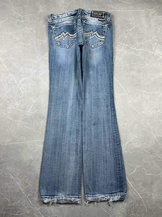 Miss Me Bootcut Low Rise // 28 (M)