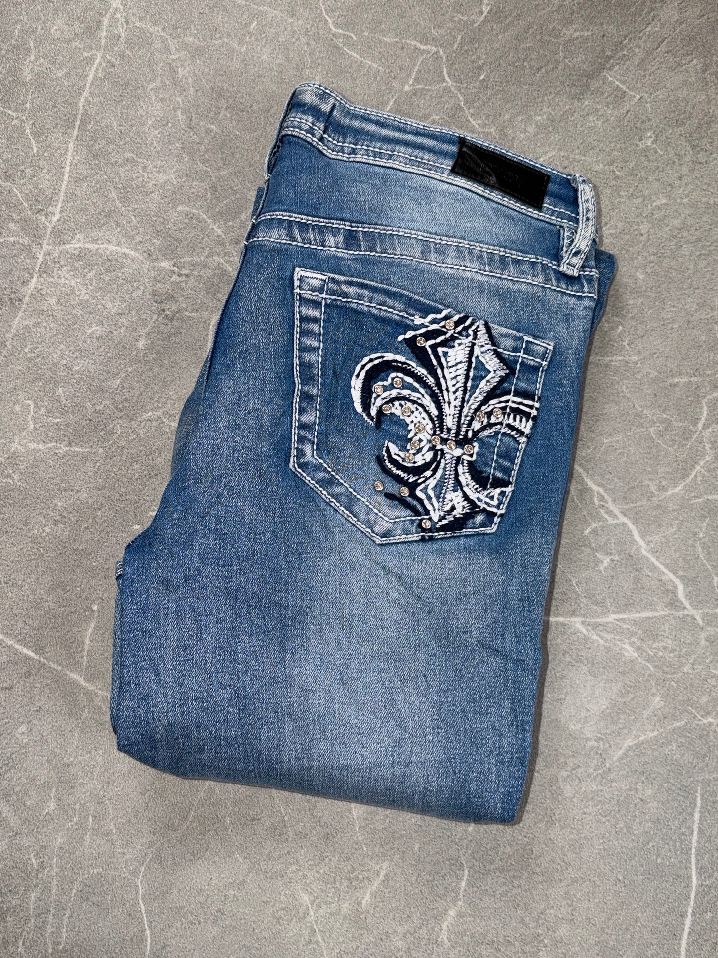 PTCL Jeans Flared Mid Rise // 28 (M)