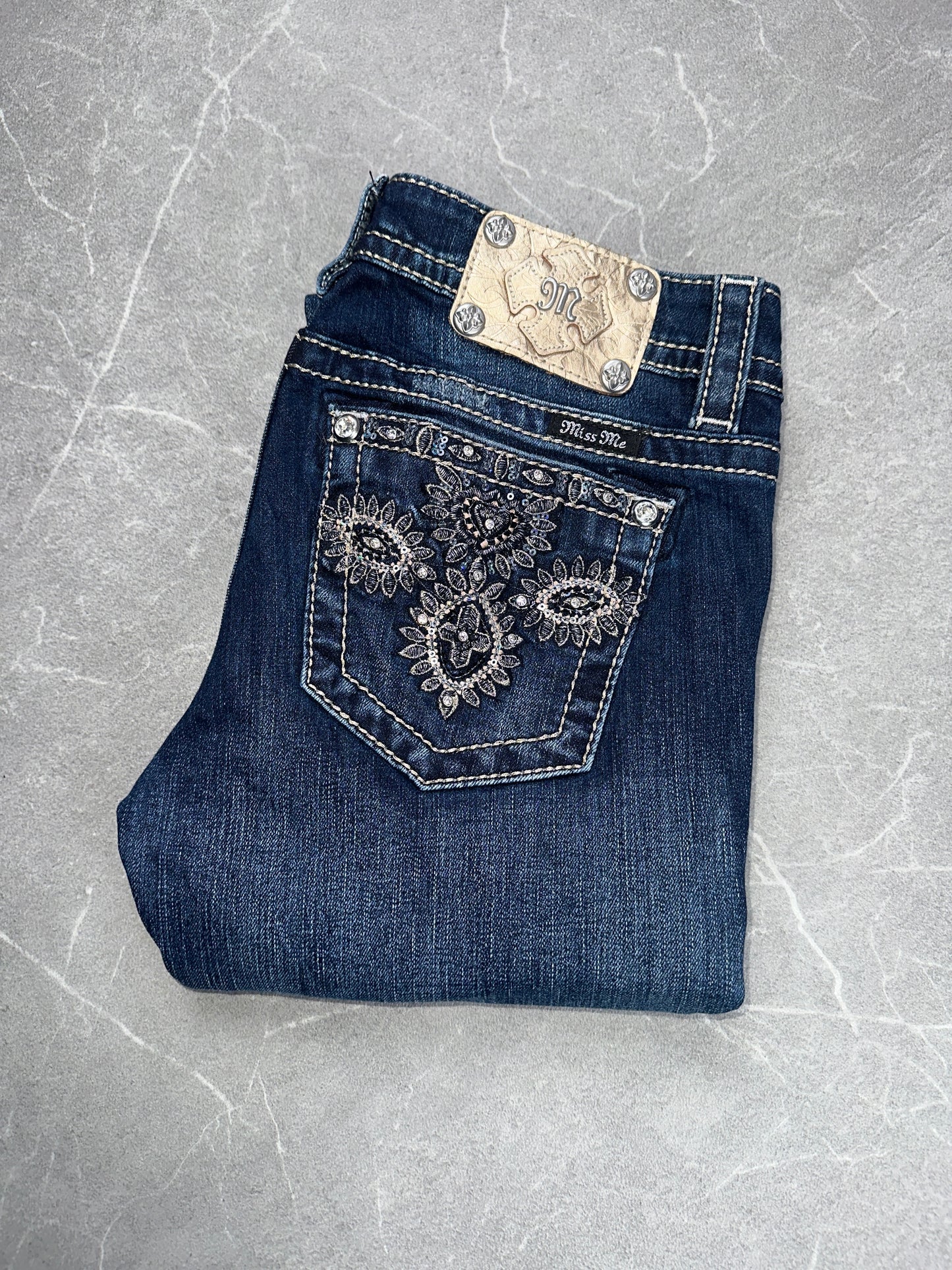 Miss Me Slim Bootcut Low Rise // 28 (M)