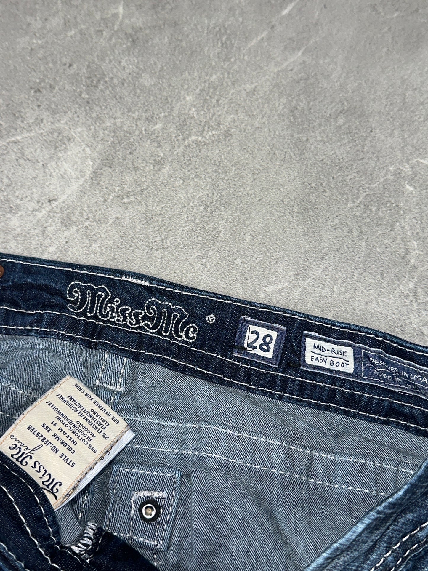 Miss Me Bootcut Mid Rise // 28 (M)