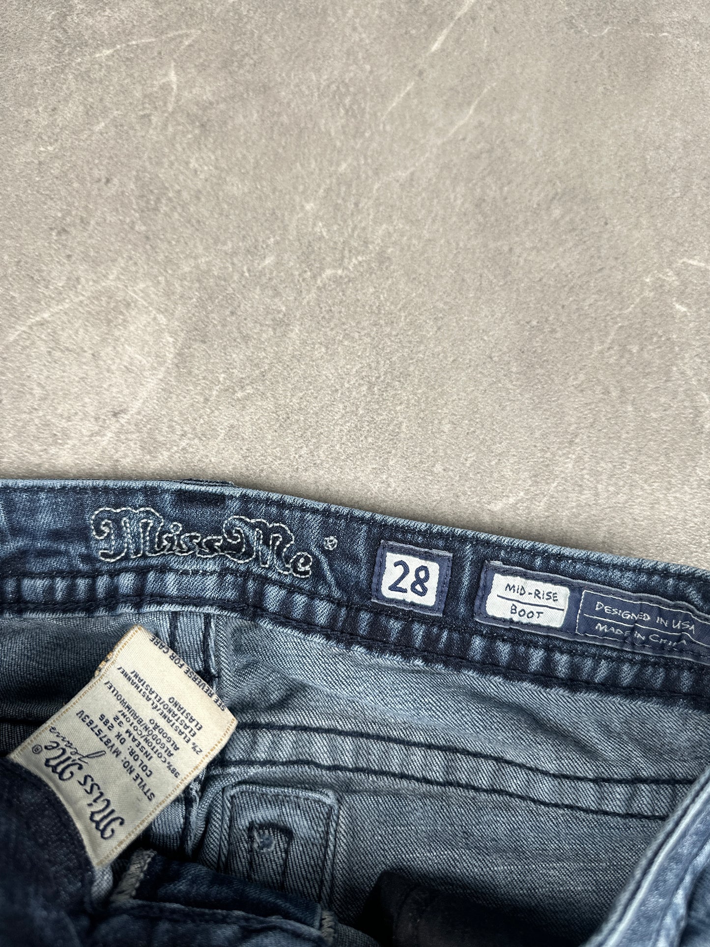 Miss Me Bootcut Mid Rise // 28 (M)