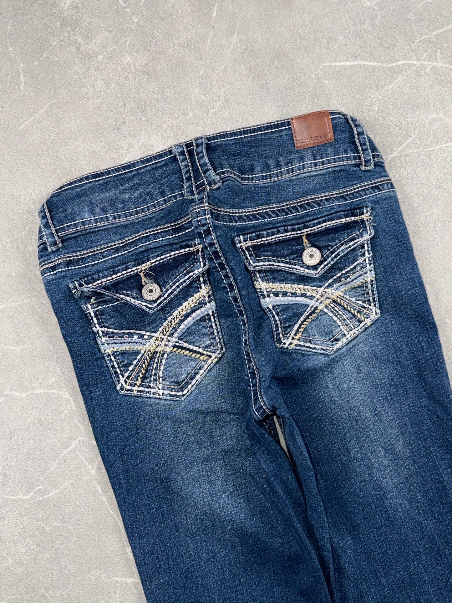 Wallflower Jeans Bootcut Low-Mid Rise // XS