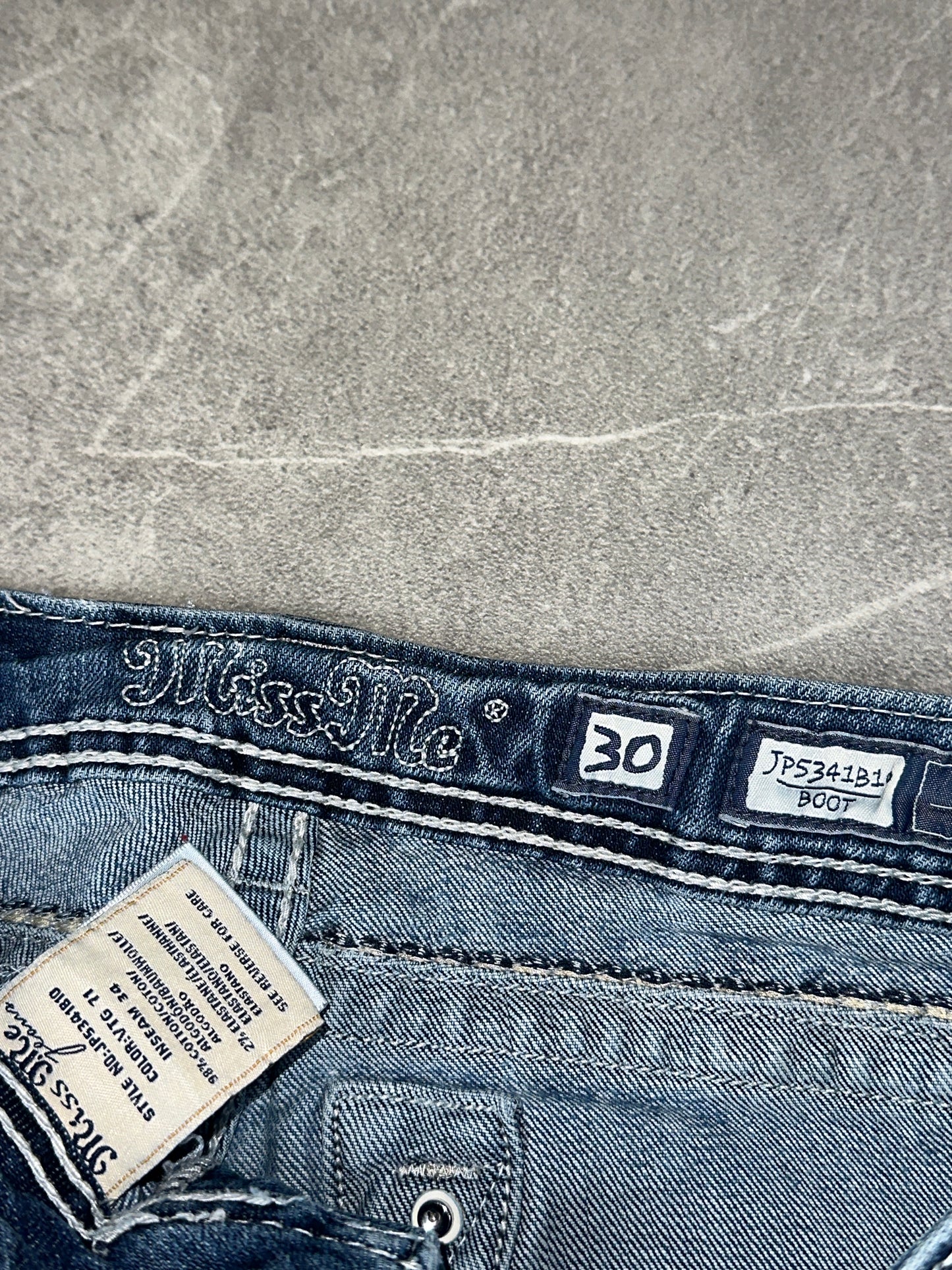 Miss Me Bootcut Low Rise // 30 (M)