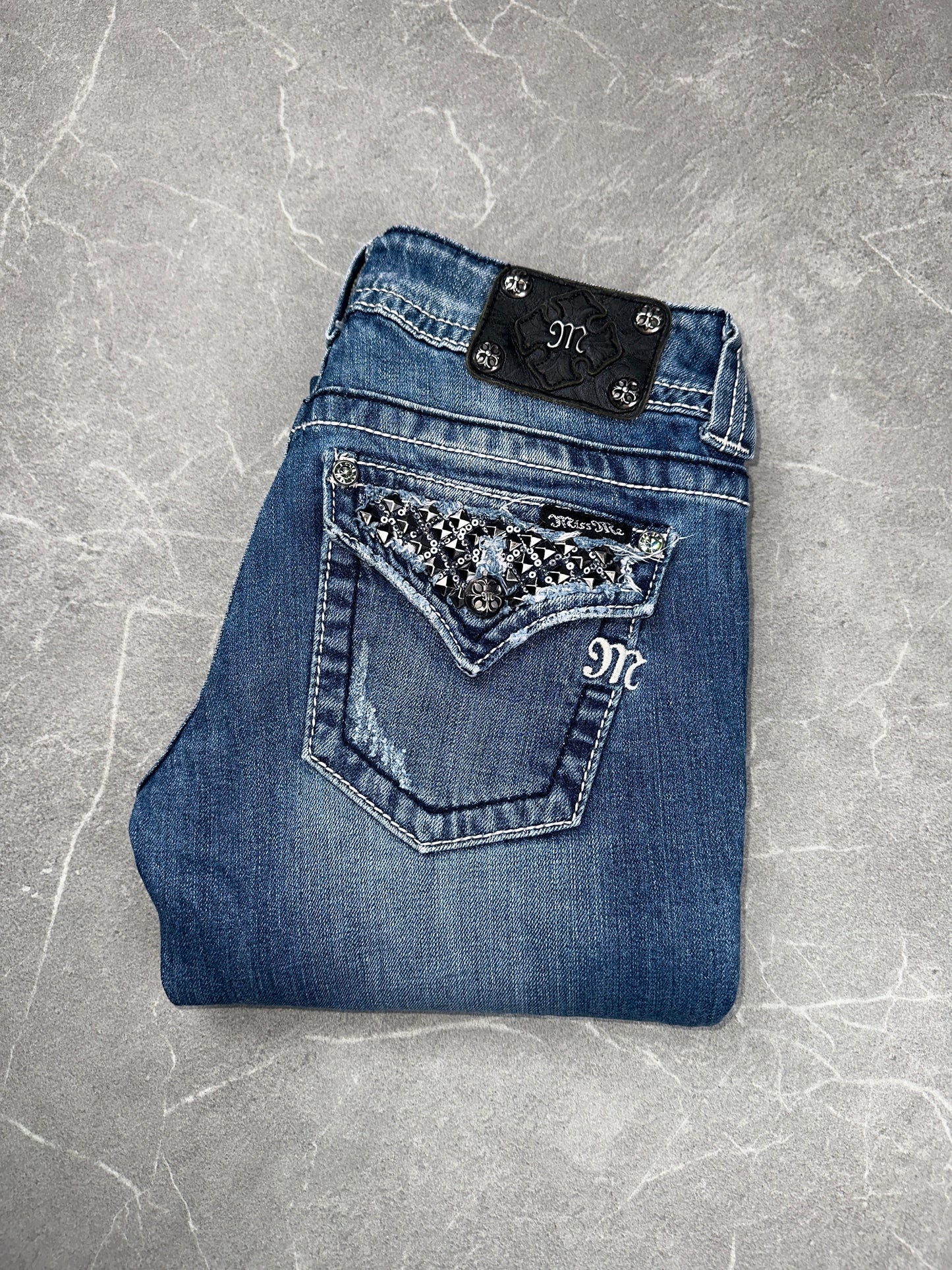 Miss Me Bootcut Low Rise // 28 (M)